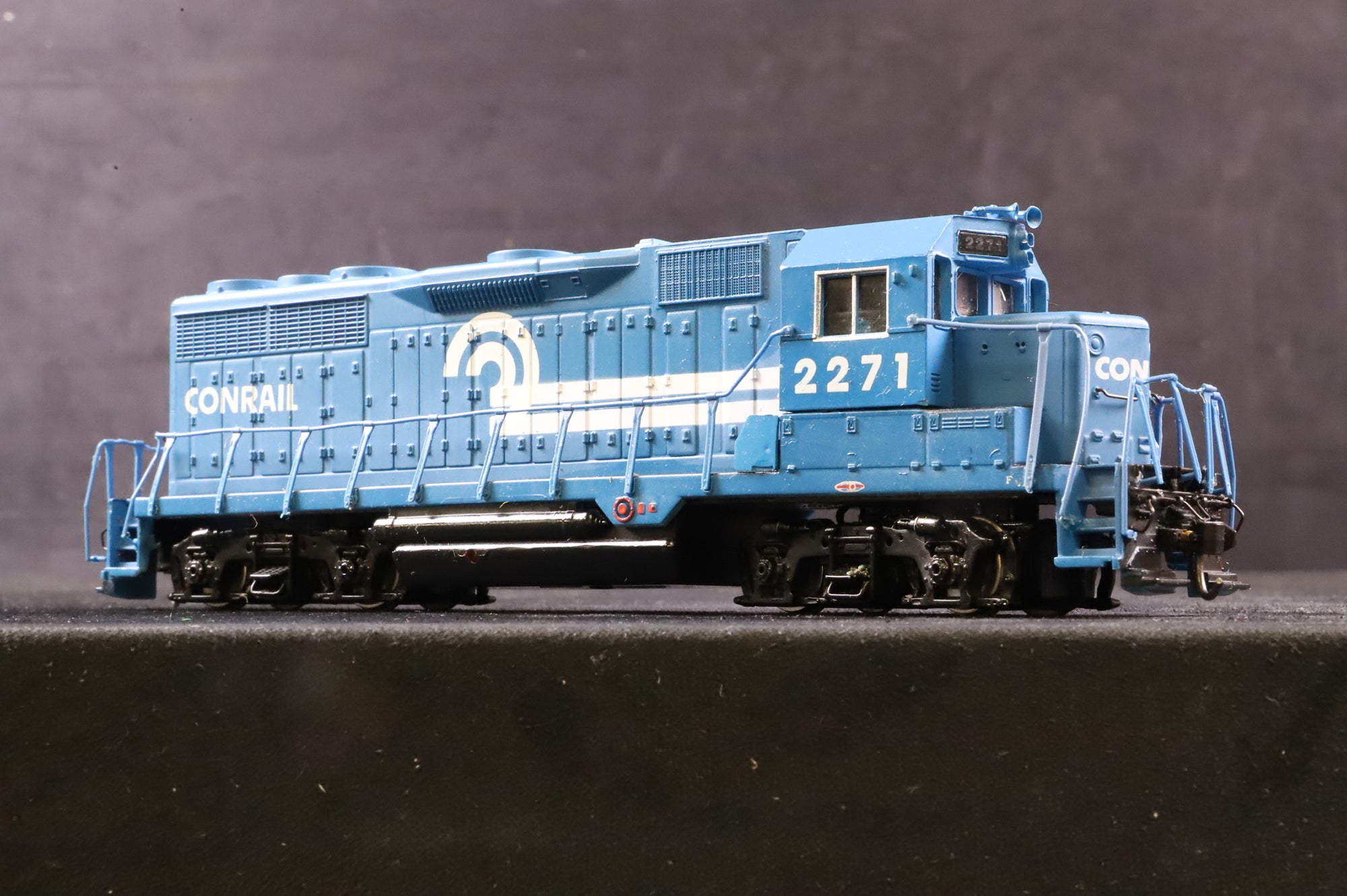 Bachmann Plus HO 11506 EMD GP35 No.2271 in Conrail Blue