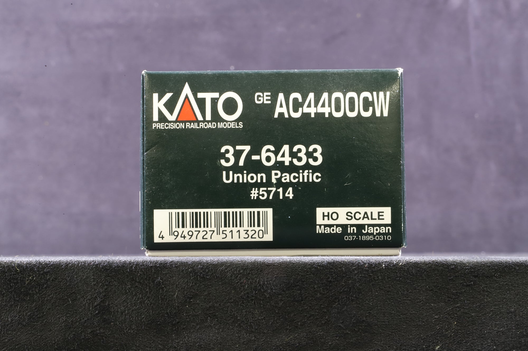 Kato HO 37-6433 GE AC4400CW 5714 in Union Pacific Livery