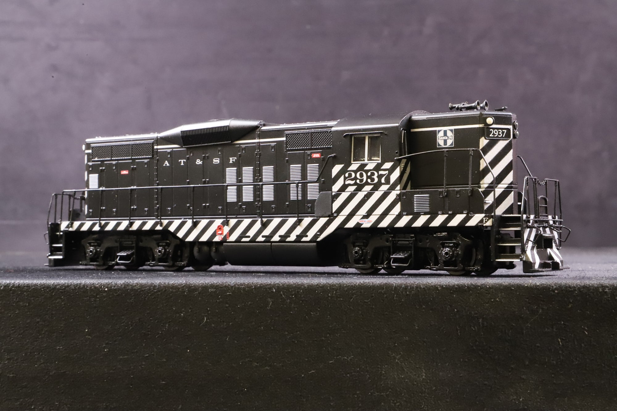 Bachmann HO 62809 GP9 Diesel Locomotive Santa Fe '2937' DCC Fitted