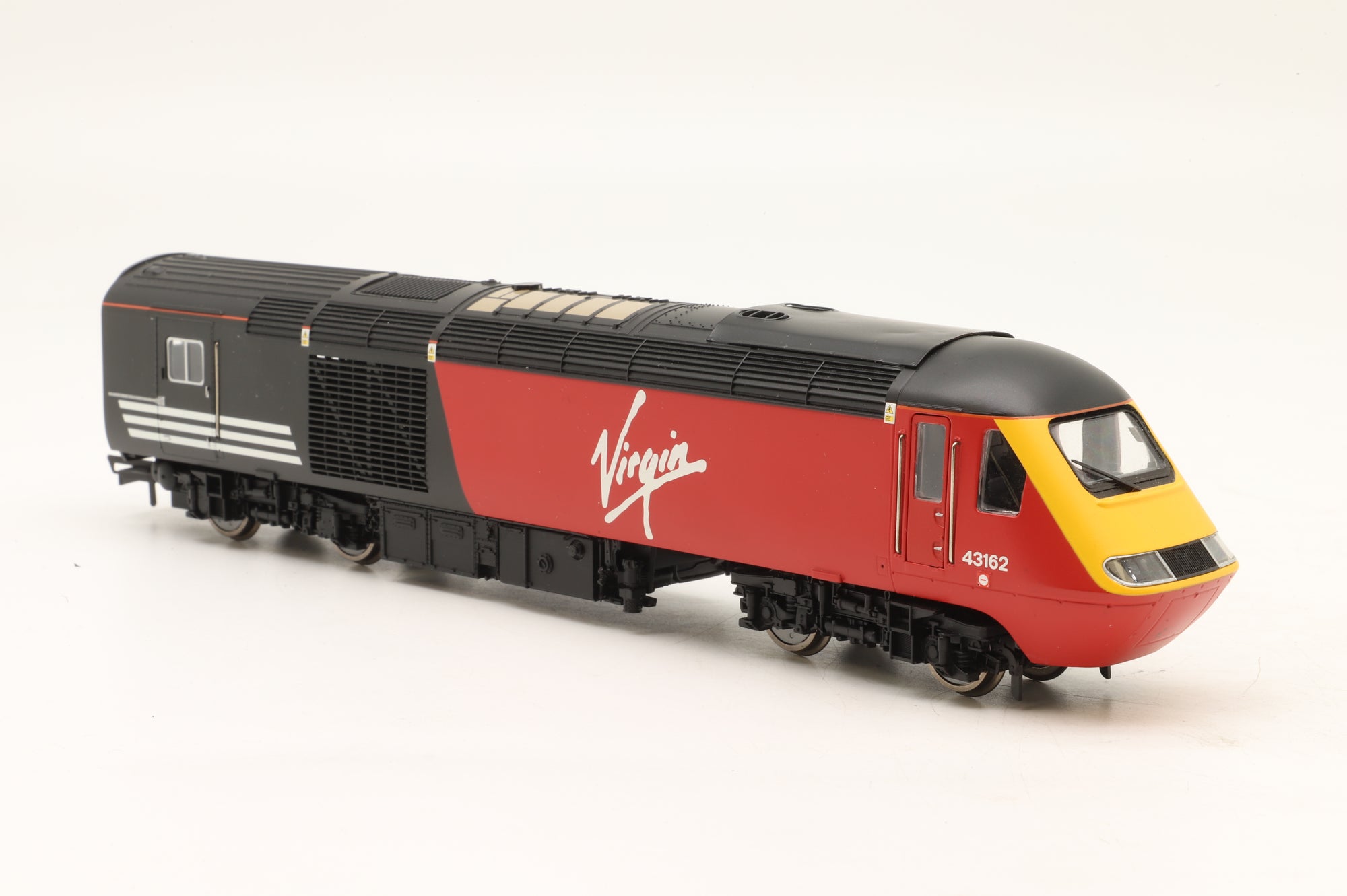 Hornby OO Class 43 HST Set 43162/43196 in Virgin Trains Livery