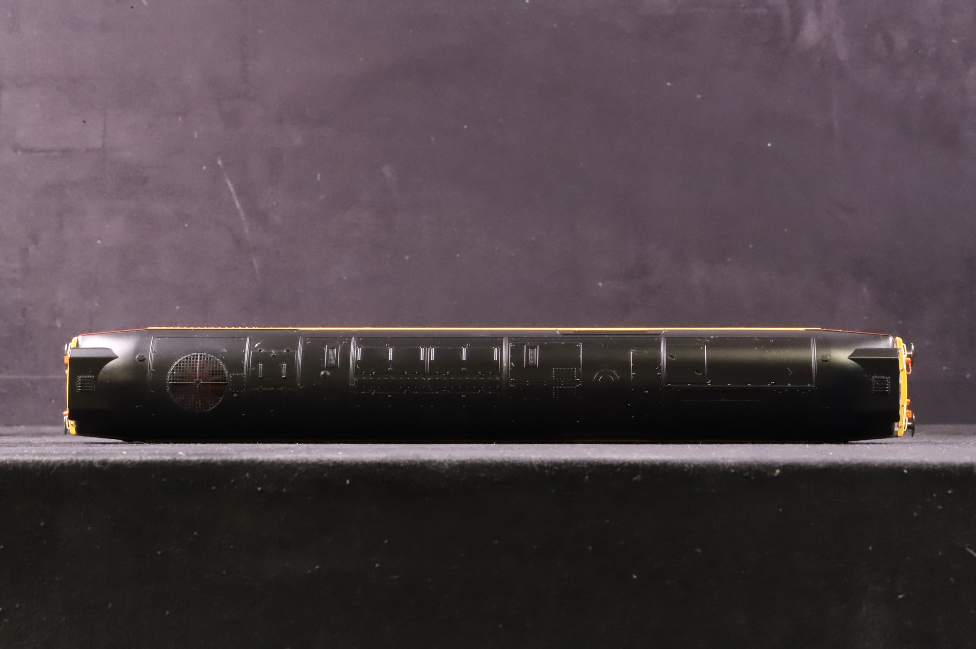 Hornby OO R2802XS Class 50 50015 'Valiant' in BR Engineering 'Dutch' - DDC Sound