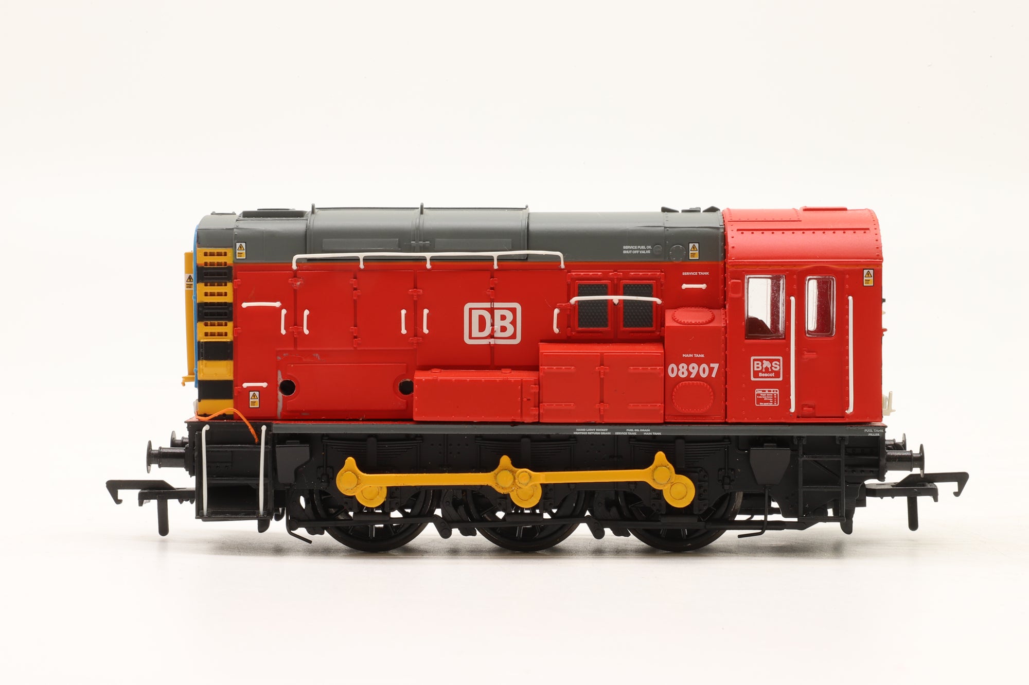 Bachmann OO 32-119 Class 08 08907 in DB Schenker Red
