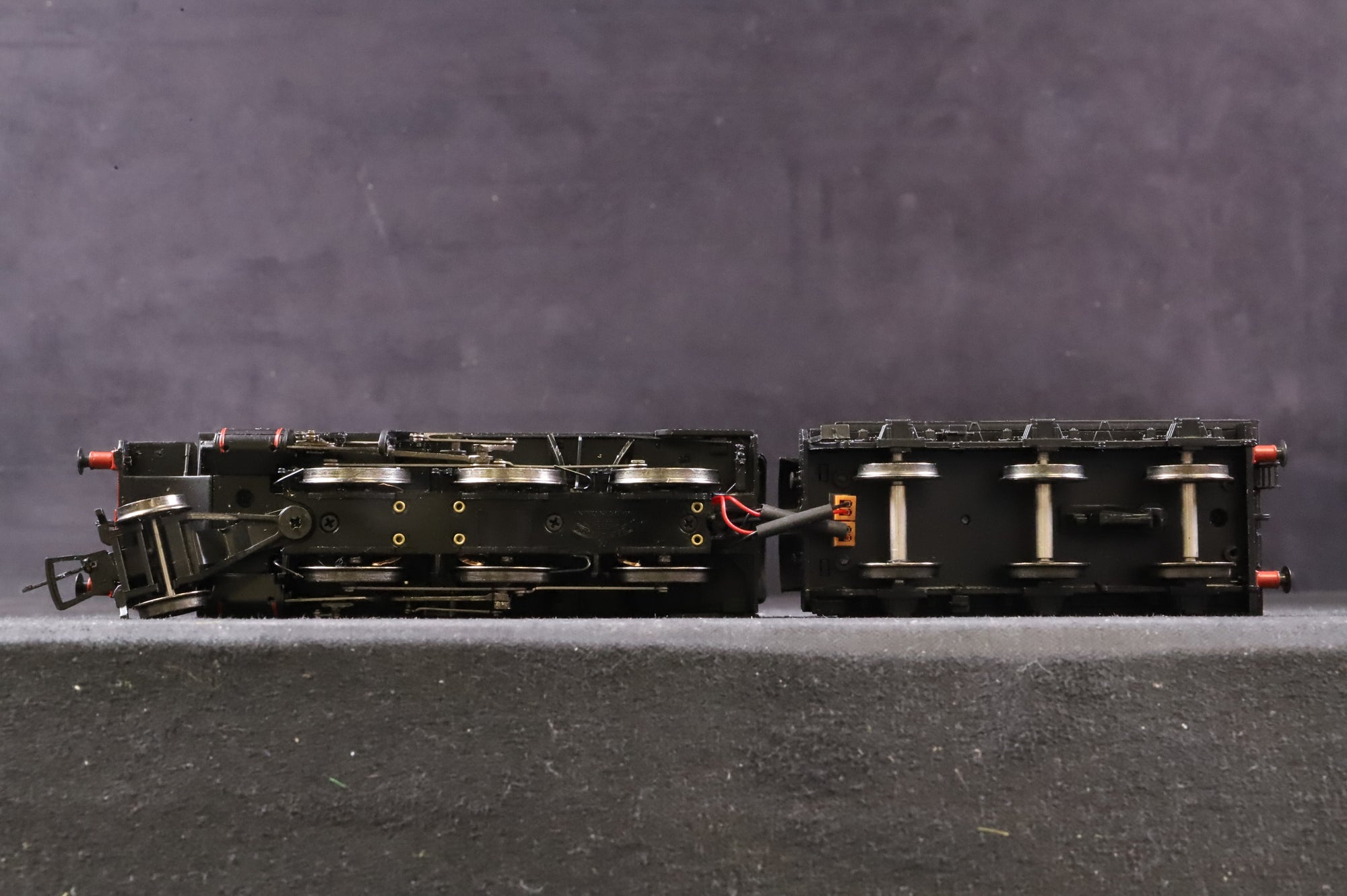 Bachmann OO 32-826 Ivatt Class 2MT 46440 in Lined BR Black w/ Early Crests