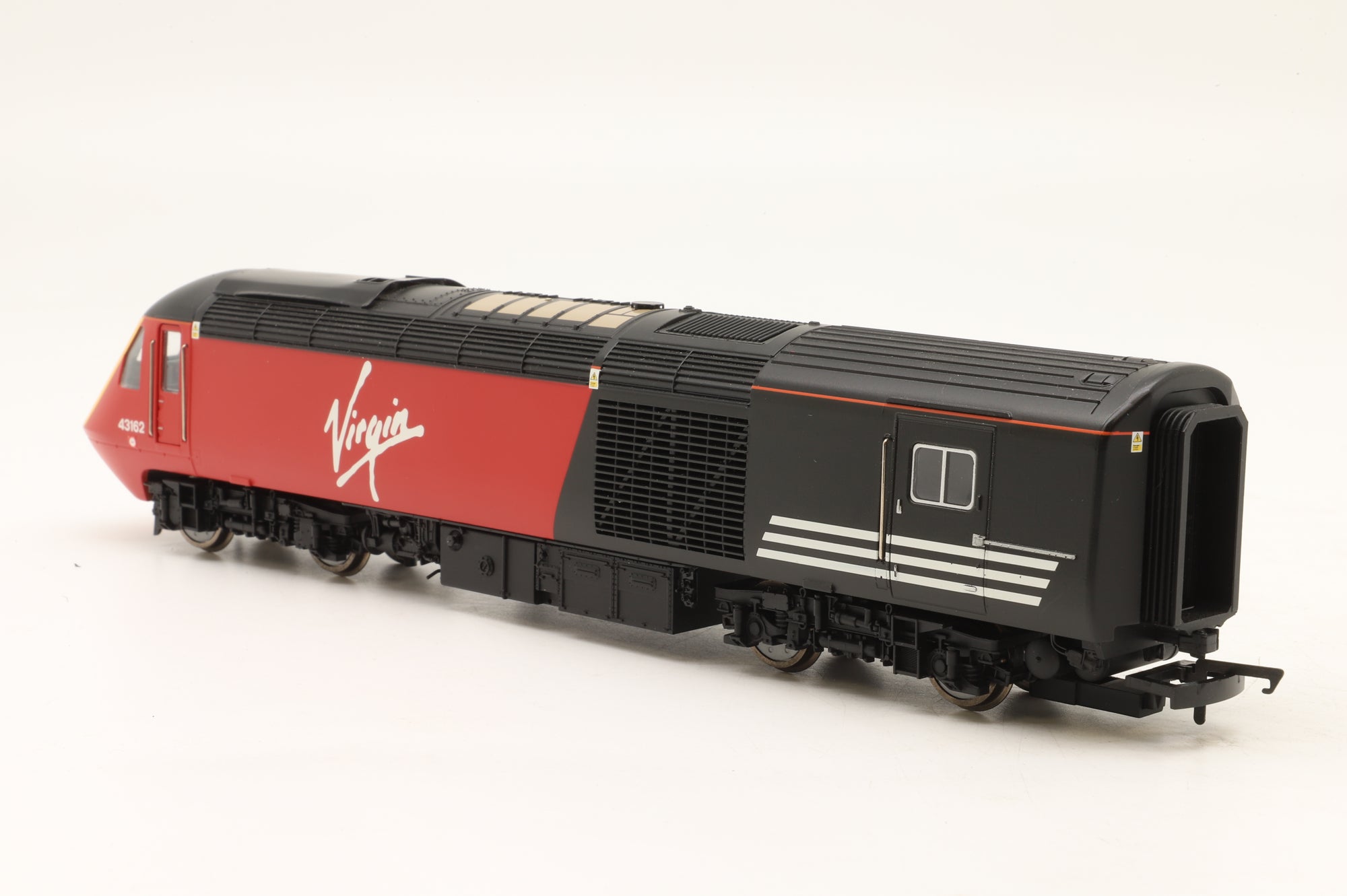 Hornby OO Class 43 HST Set 43162/43196 in Virgin Trains Livery