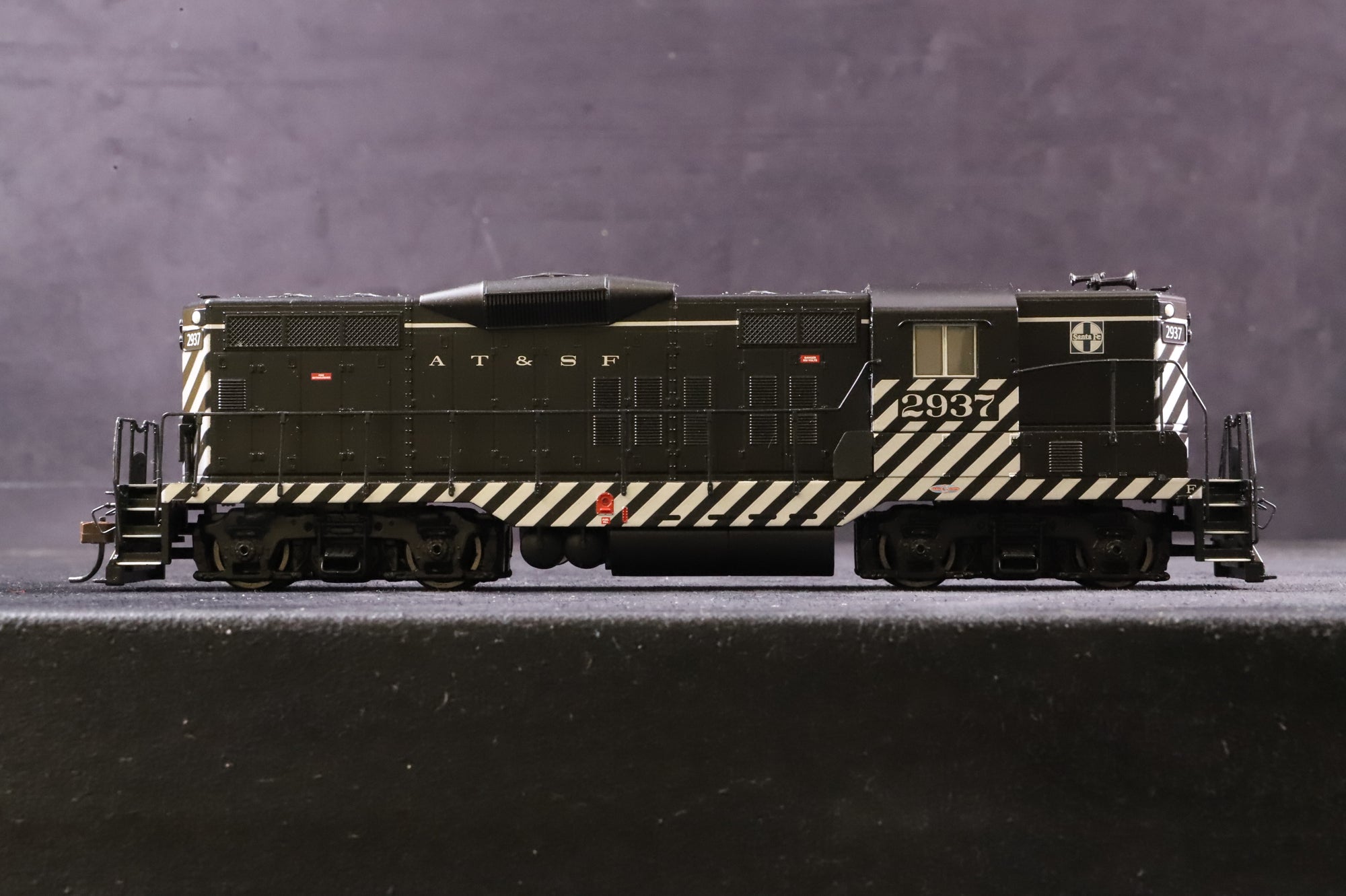 Bachmann HO 62809 GP9 Diesel Locomotive Santa Fe '2937' DCC Fitted