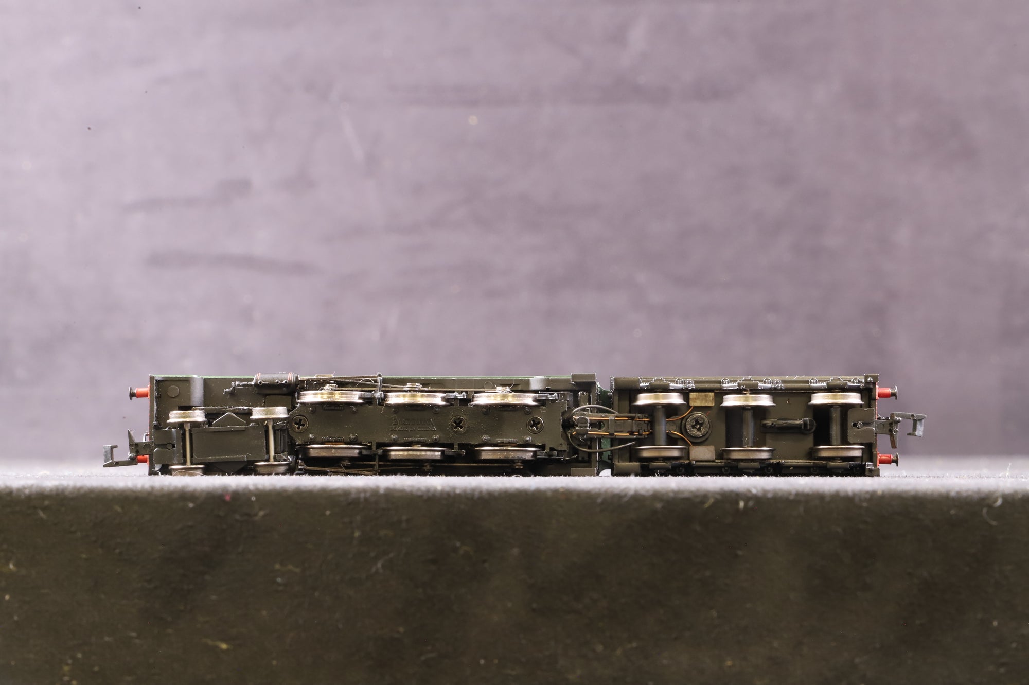 Graham Farish N 372-032 Castle Class '5070' 'Sir Daniel Gooch' BR Lined Green L/C DCC Sound