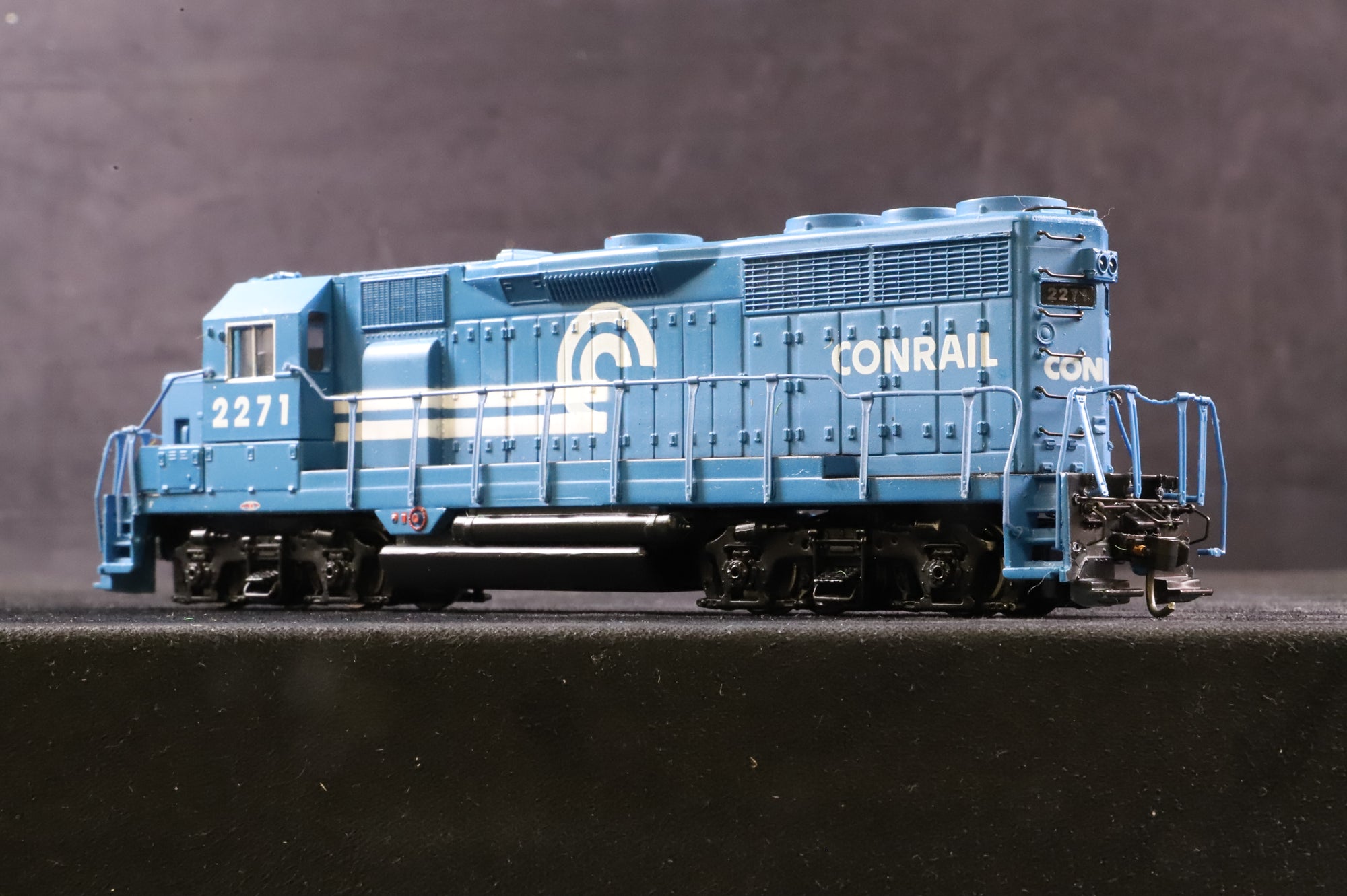 Bachmann Plus HO 11506 EMD GP35 No.2271 in Conrail Blue