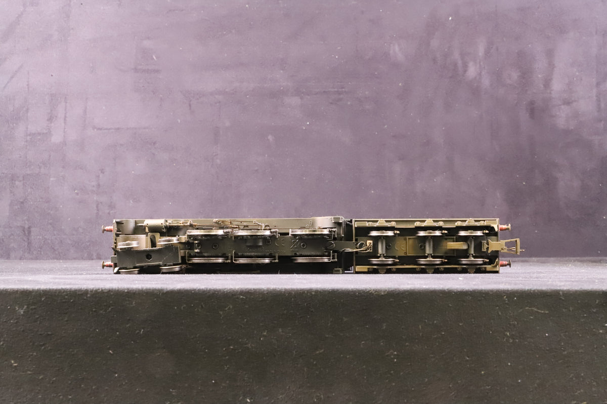 Hornby OO R3163 Class B17/6 61662 &#39;Manchester United&#39; in BR Lined Green w/ Late Crests - Heavily Weathered