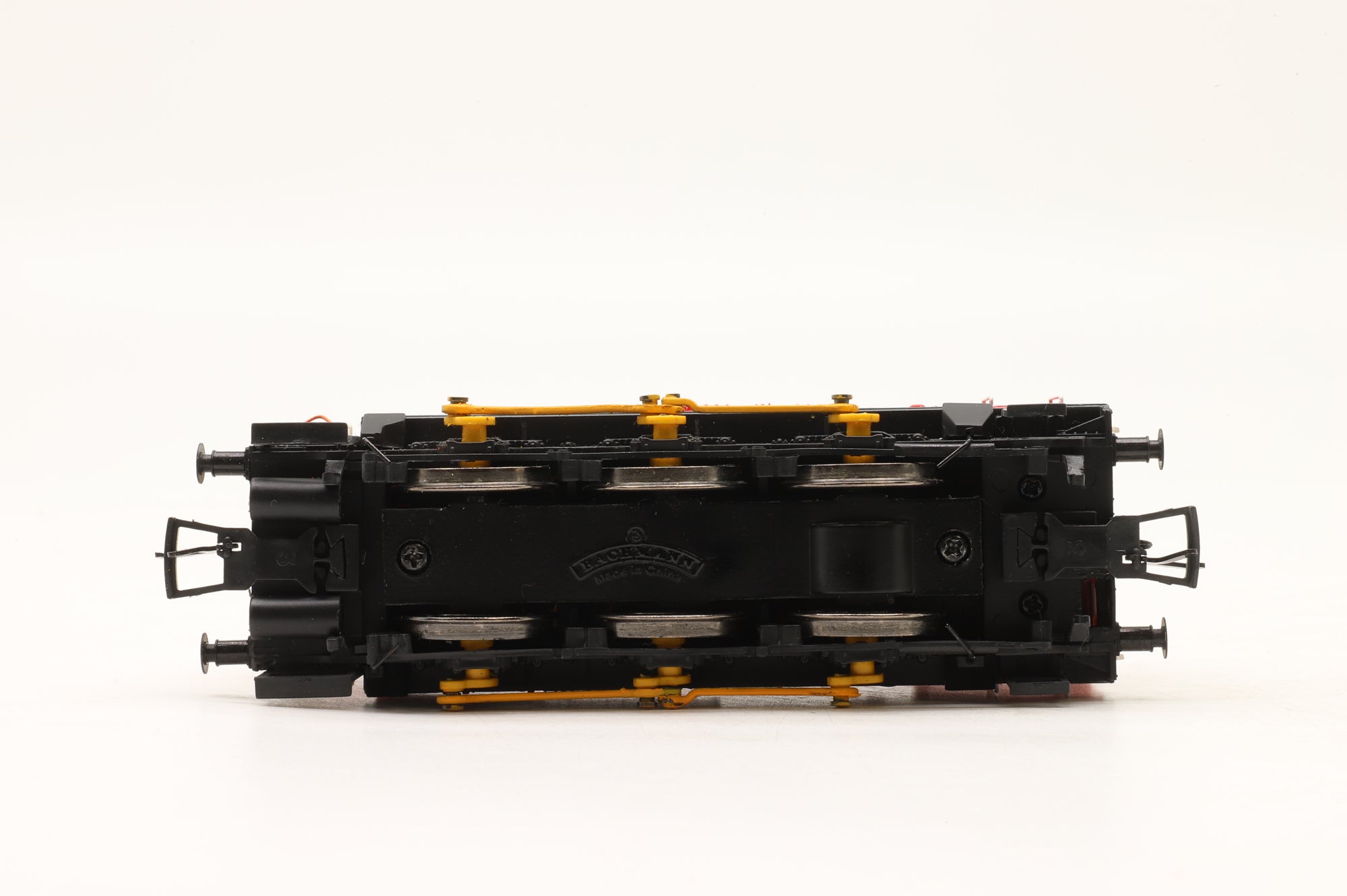 Bachmann OO 32-119 Class 08 08907 in DB Schenker Red