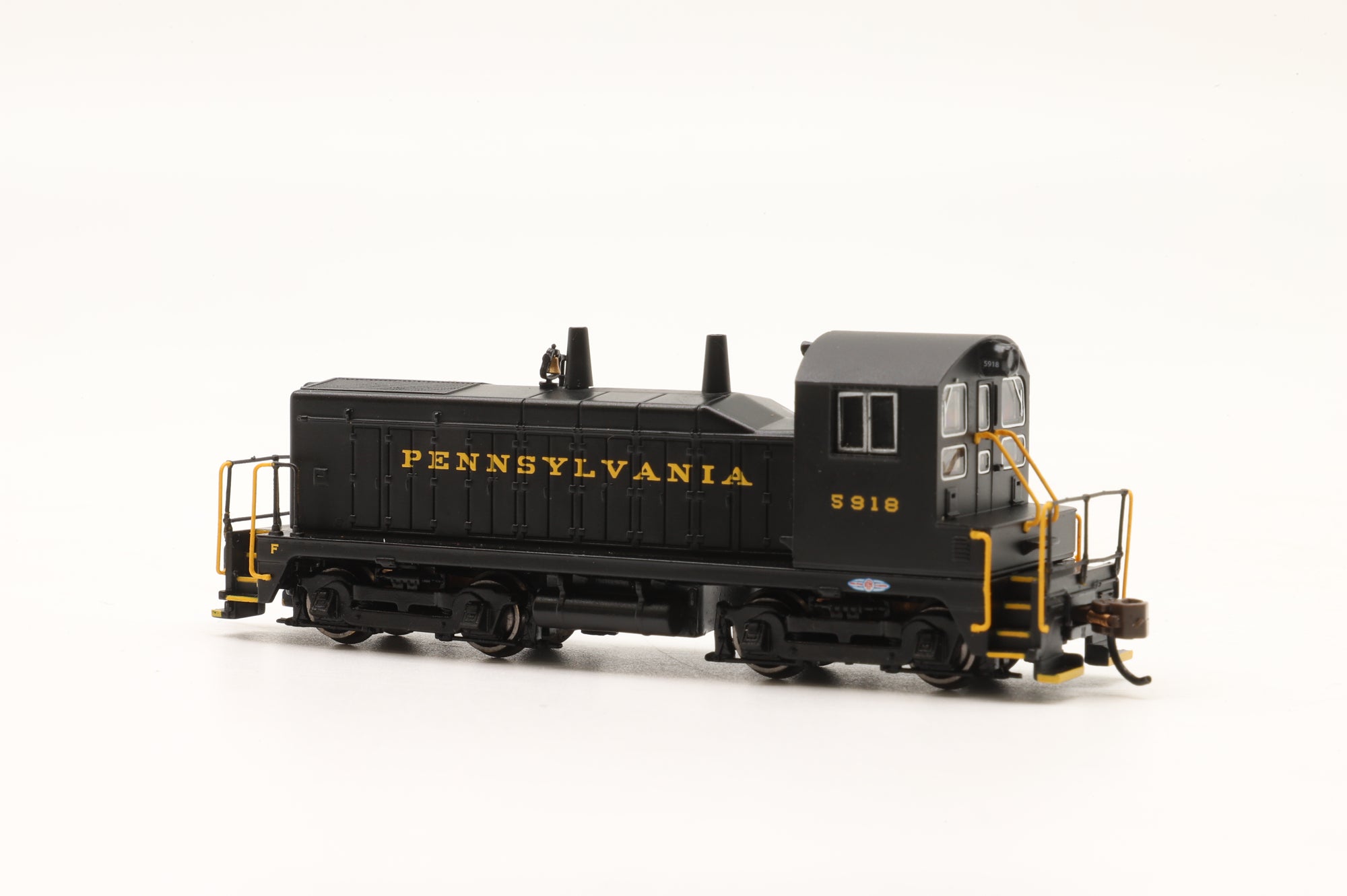 Bachmann OO 61653 NW-2 Switcher 5918 in PRR Black/Yellow