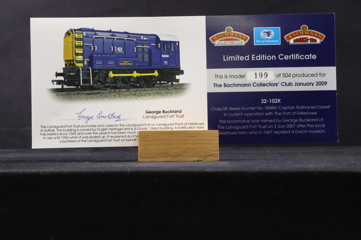 Bachmann OO 32-102K Class 08 08484 &#39;Captain Nathaniel Darell&#39; in Port of Felixstowe Blue w/ Wasp Stripe