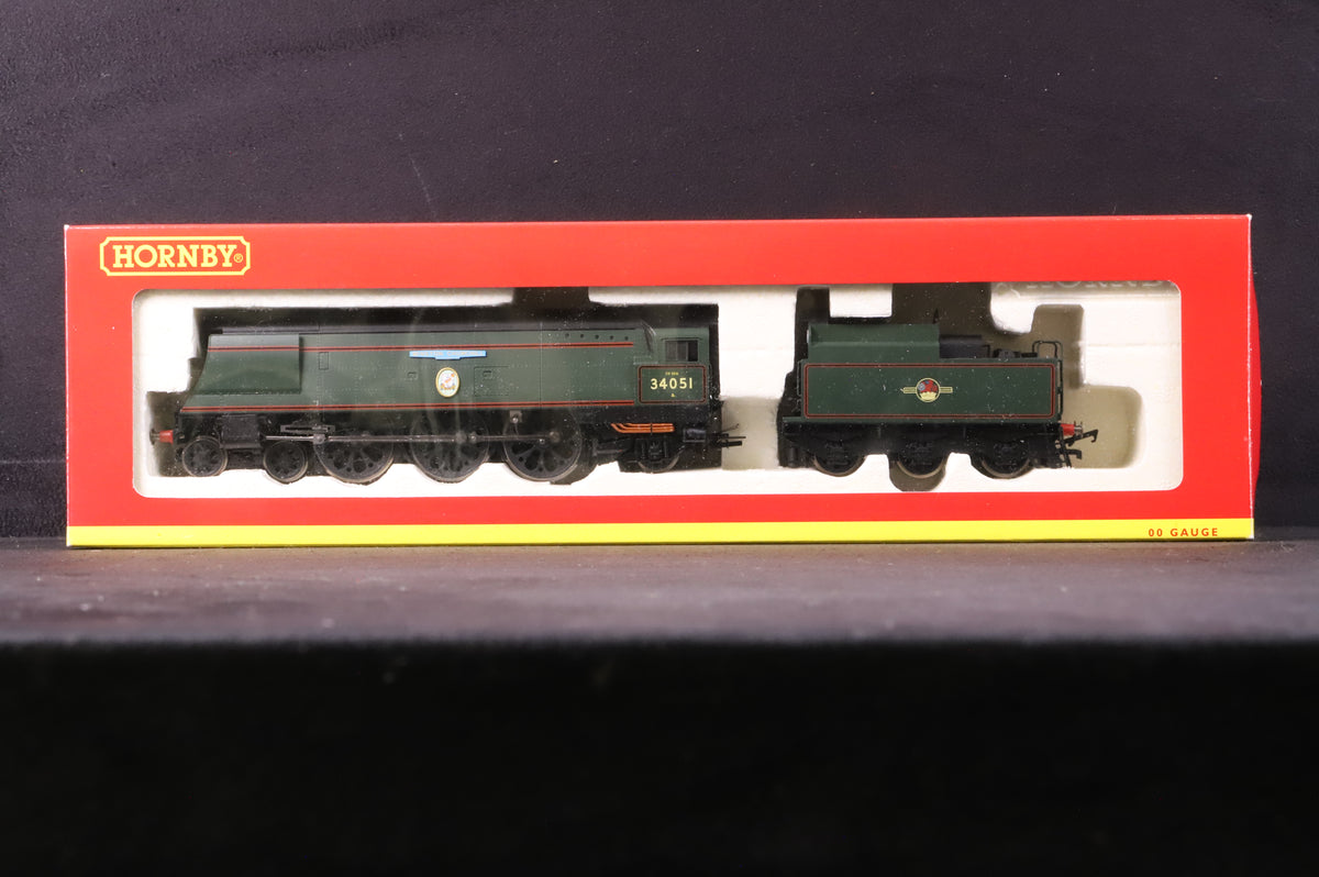 Hornby OO R2385 Battle Of Britain Class &#39;34051&#39; &#39;Winston Churchill&#39; BR Lined Green