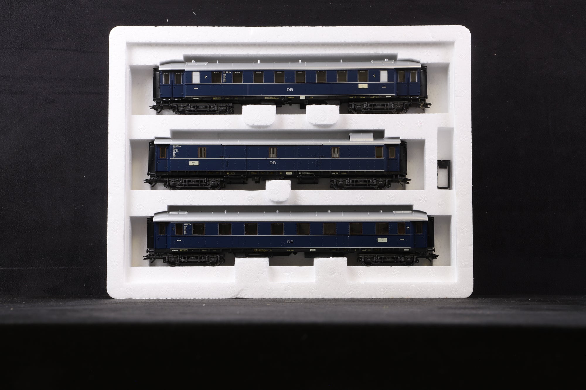 Marklin HO 42753 'Express Train Passenger Car Set' - Set of 3 DB Blue Coaches