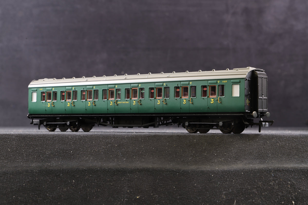 Hornby OO Rake of 7 SR Maunsell Coaches