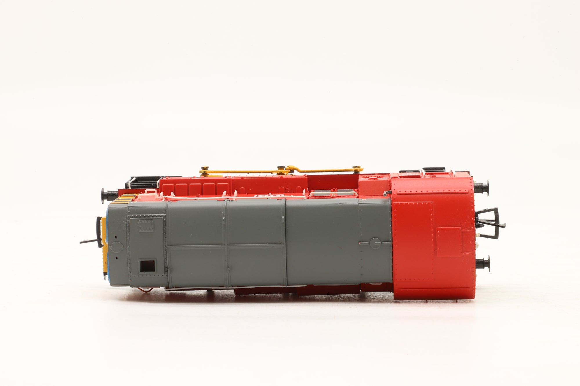Bachmann OO 32-119 Class 08 08907 in DB Schenker Red