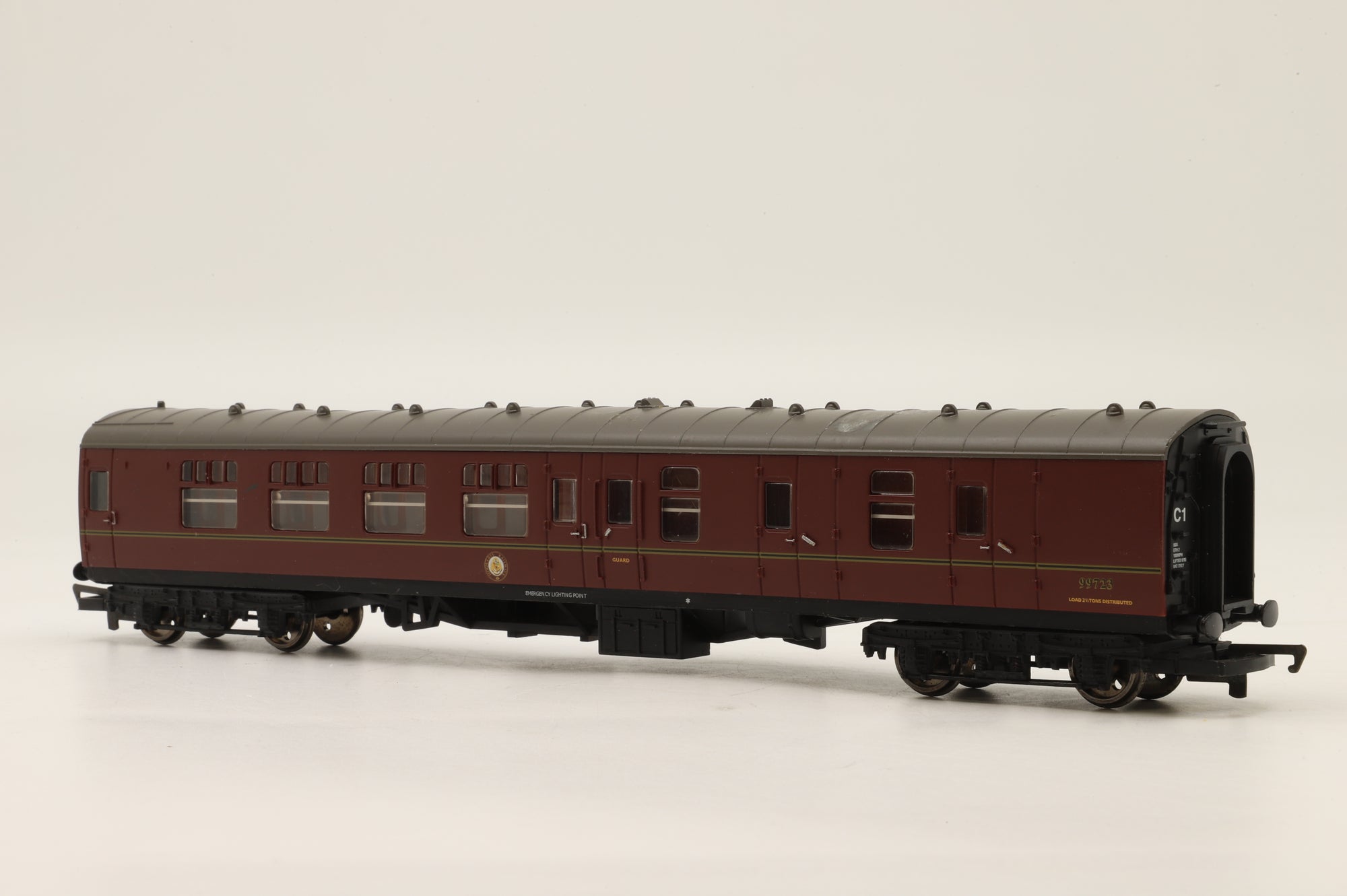 Hornby OO Rake Of 2 Hogwarts Express Coaches Inc. R4308A & R4309B