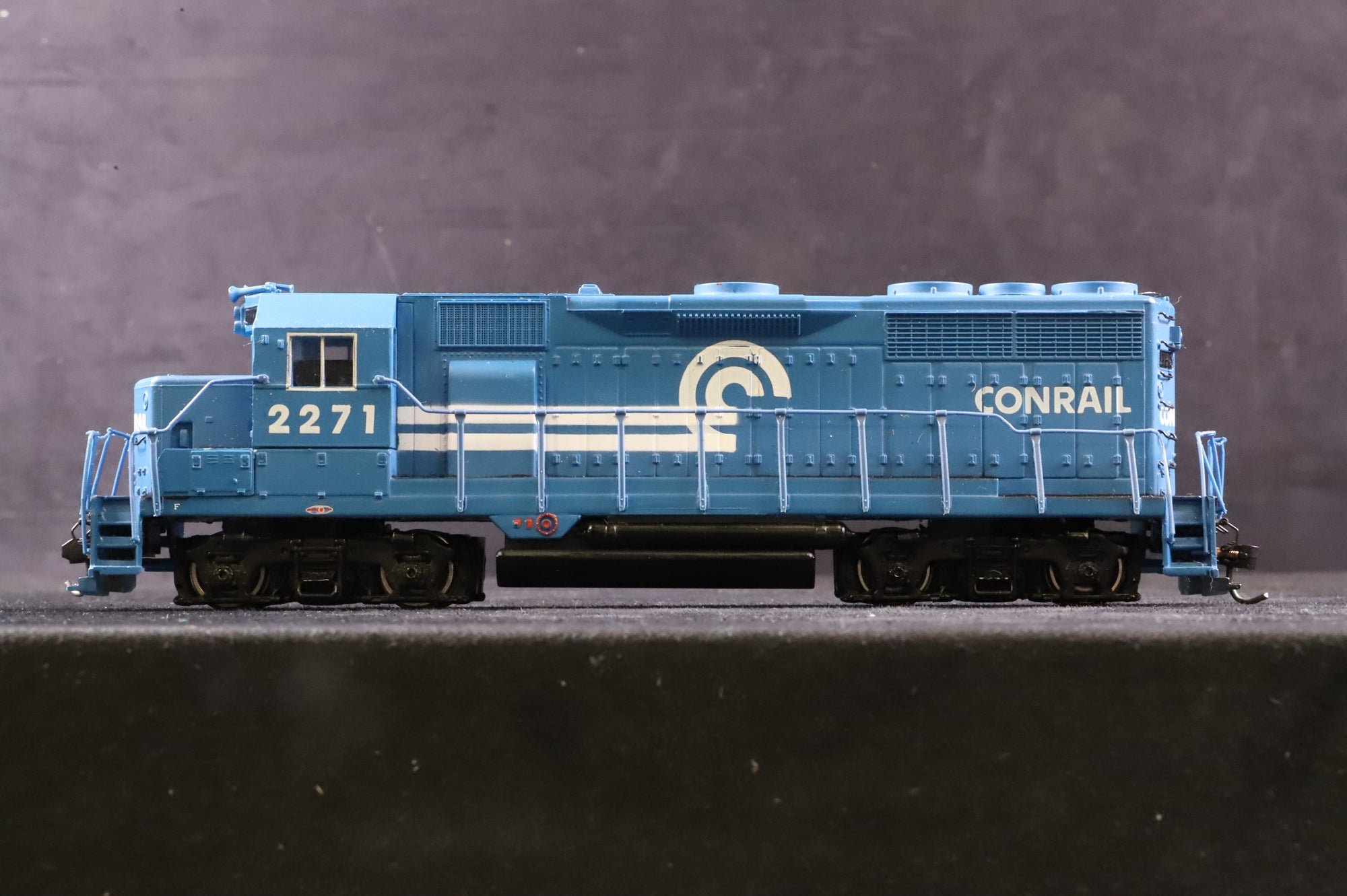 Bachmann Plus HO 11506 EMD GP35 No.2271 in Conrail Blue