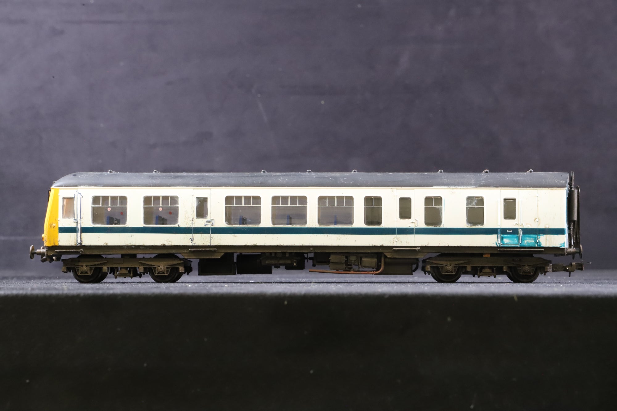 WORKSHOP Bachmann OO Class 108 2 Car DMU BR Refurbished White & Blue NON RUNNER