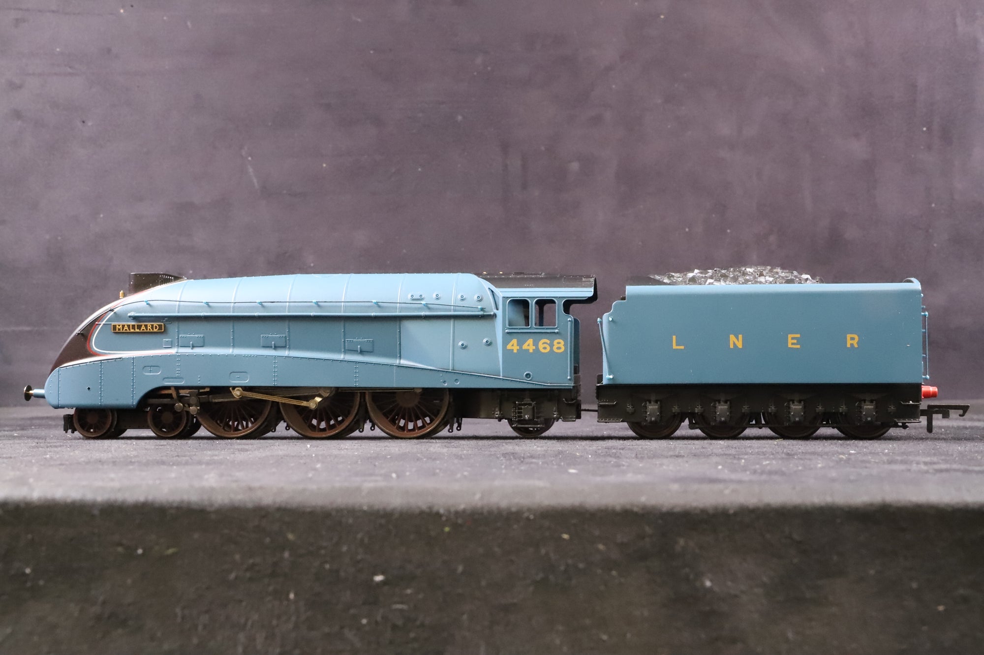 Hornby OO R3371 LNER Class A4 'Mallard' '4468'