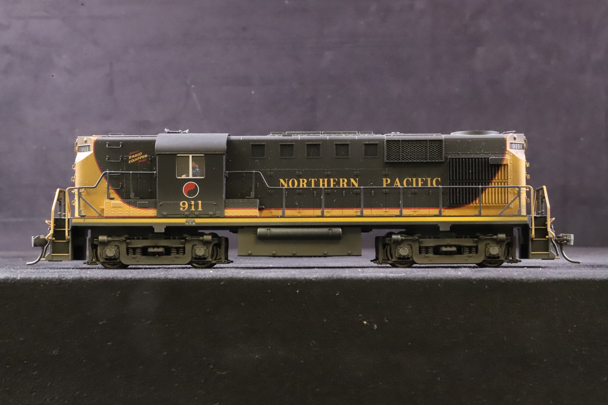 Atlas HO #8790 ALCO RS-11 Northern Pacific #911