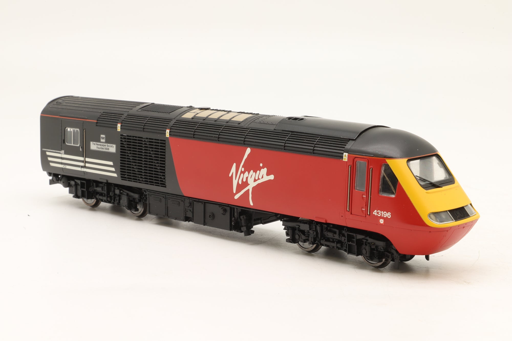 Hornby OO Class 43 HST Set 43162/43196 in Virgin Trains Livery