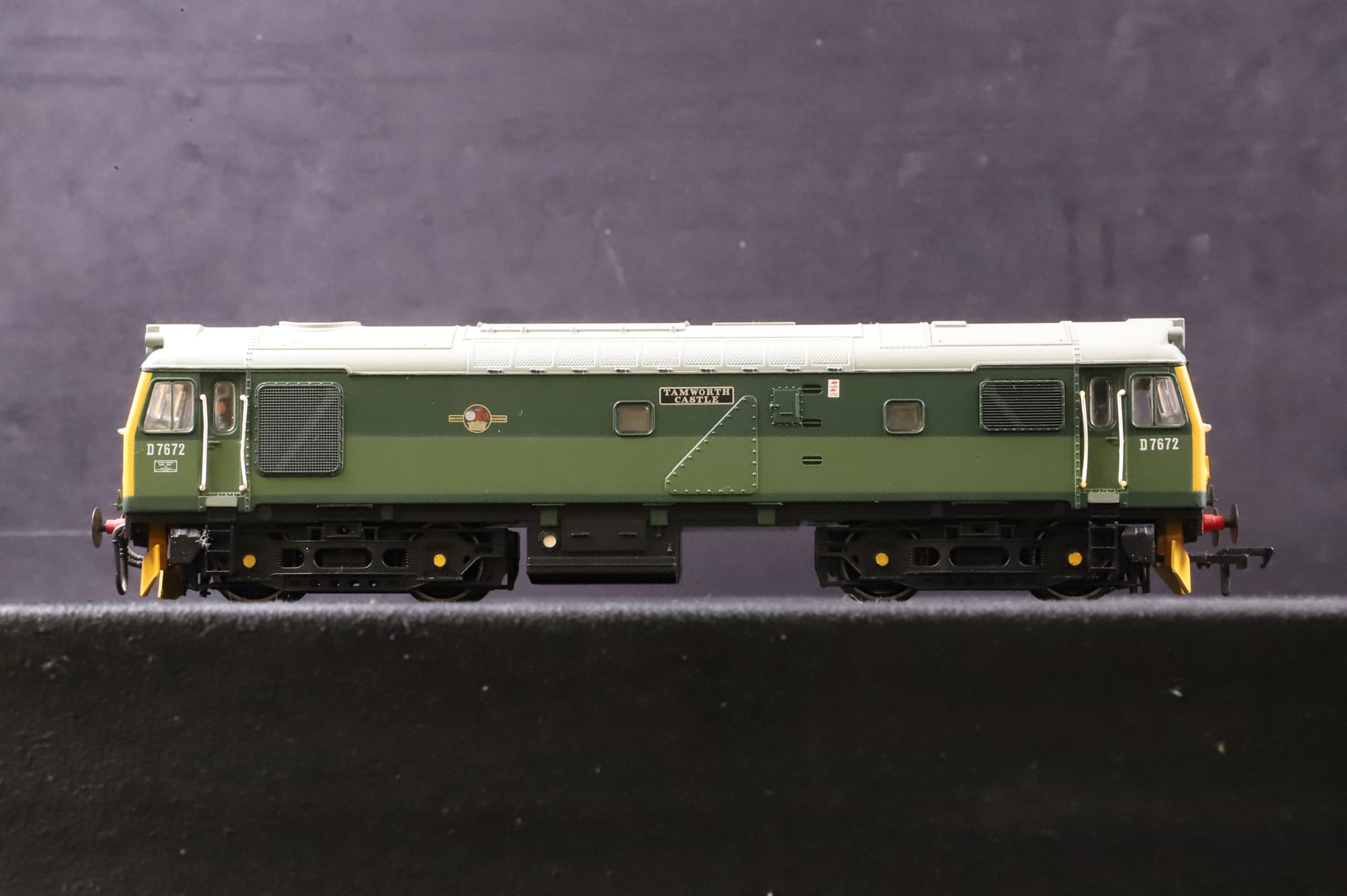 Bachmann OO 32-402 Class 25/3 Bo-Bo 'Tamworth' Diesel Two Tone Green