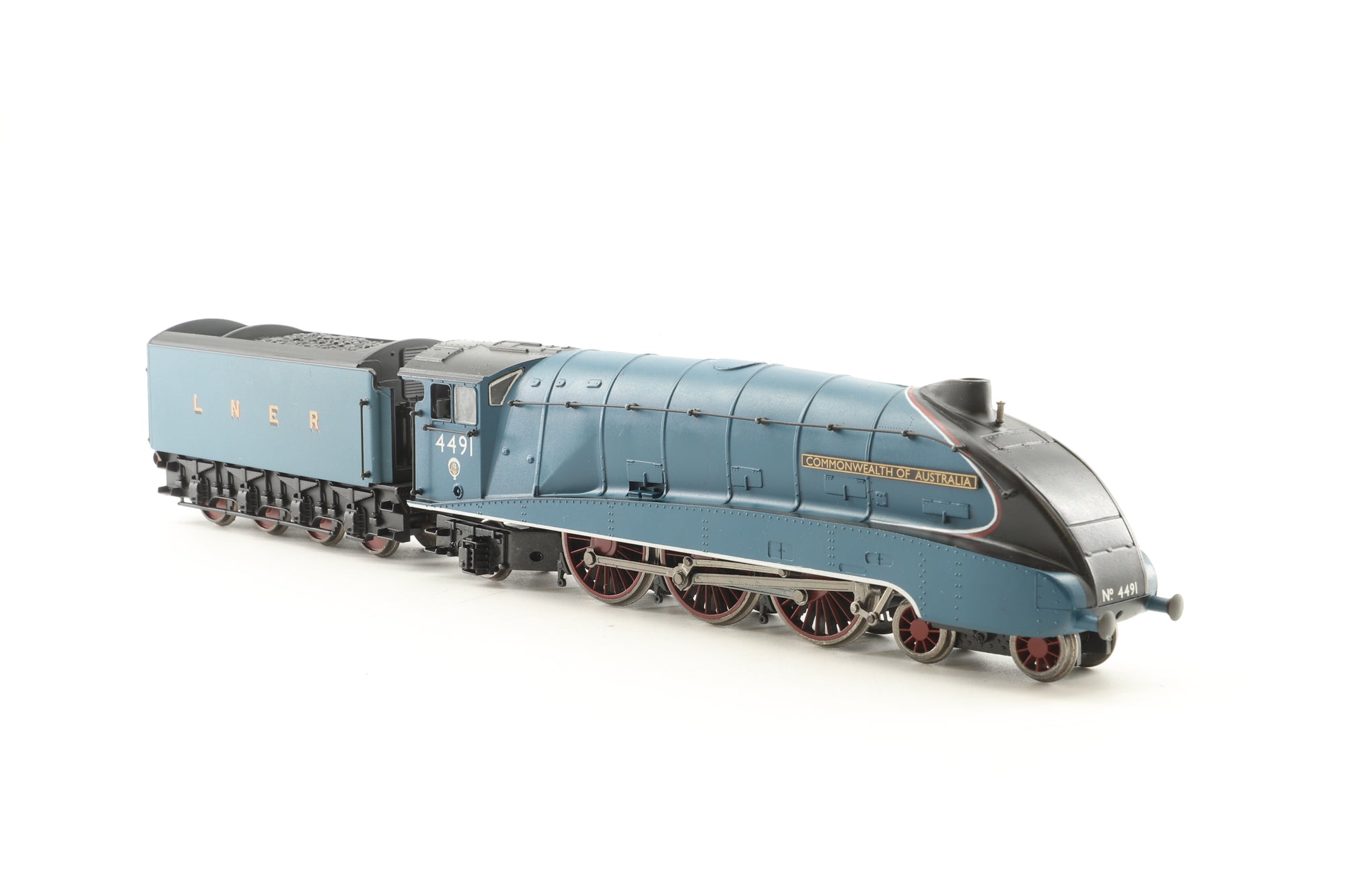 Bachmann OO 31-2001 Set of 3 Class A4 'Commonwealth of Australia' in BR Green, BR Blue & LNER Blue