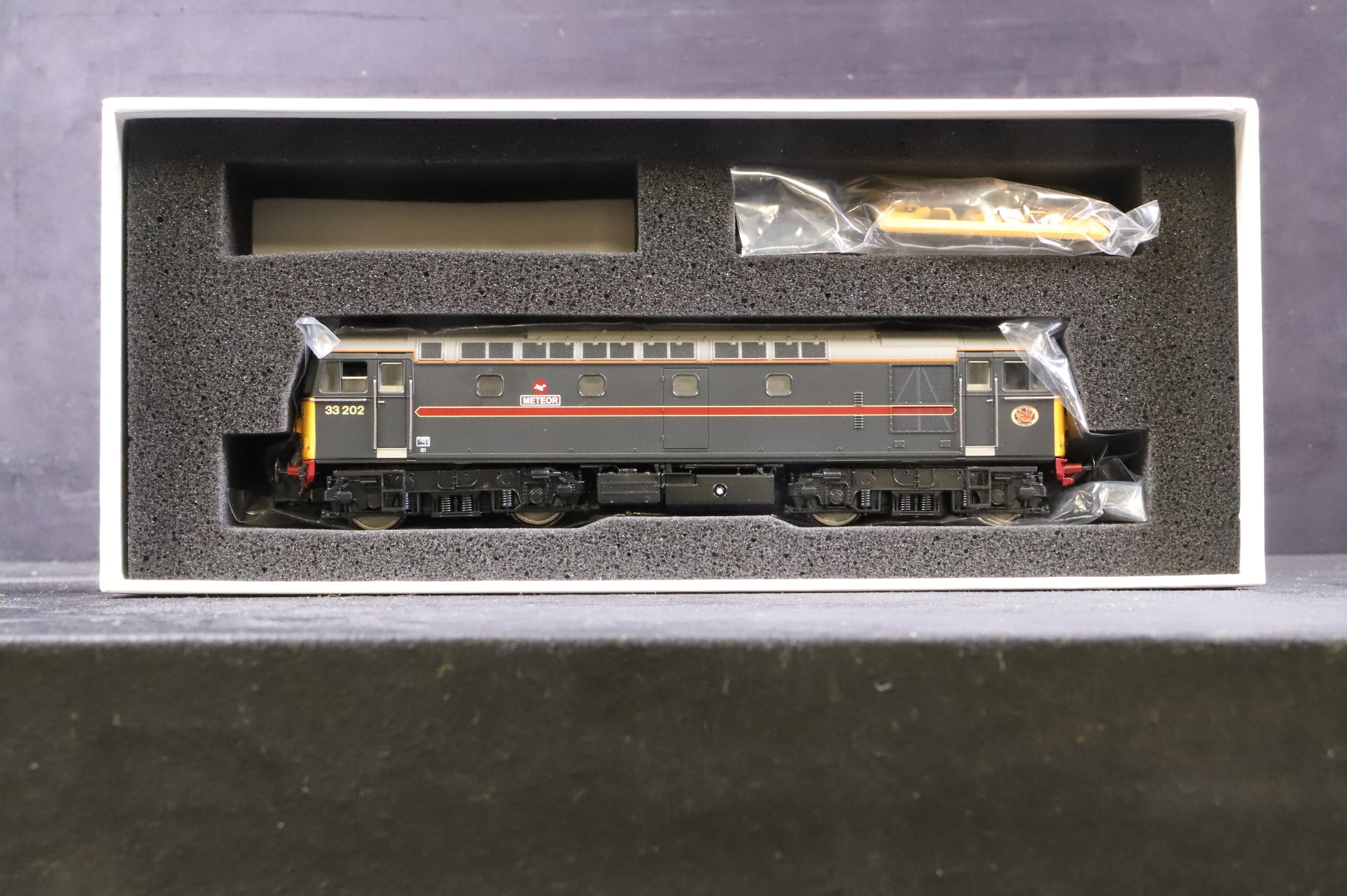 Heljan OO 3334 Class 33/2 Diesel '33202' 'Meteor' Fragonset livery