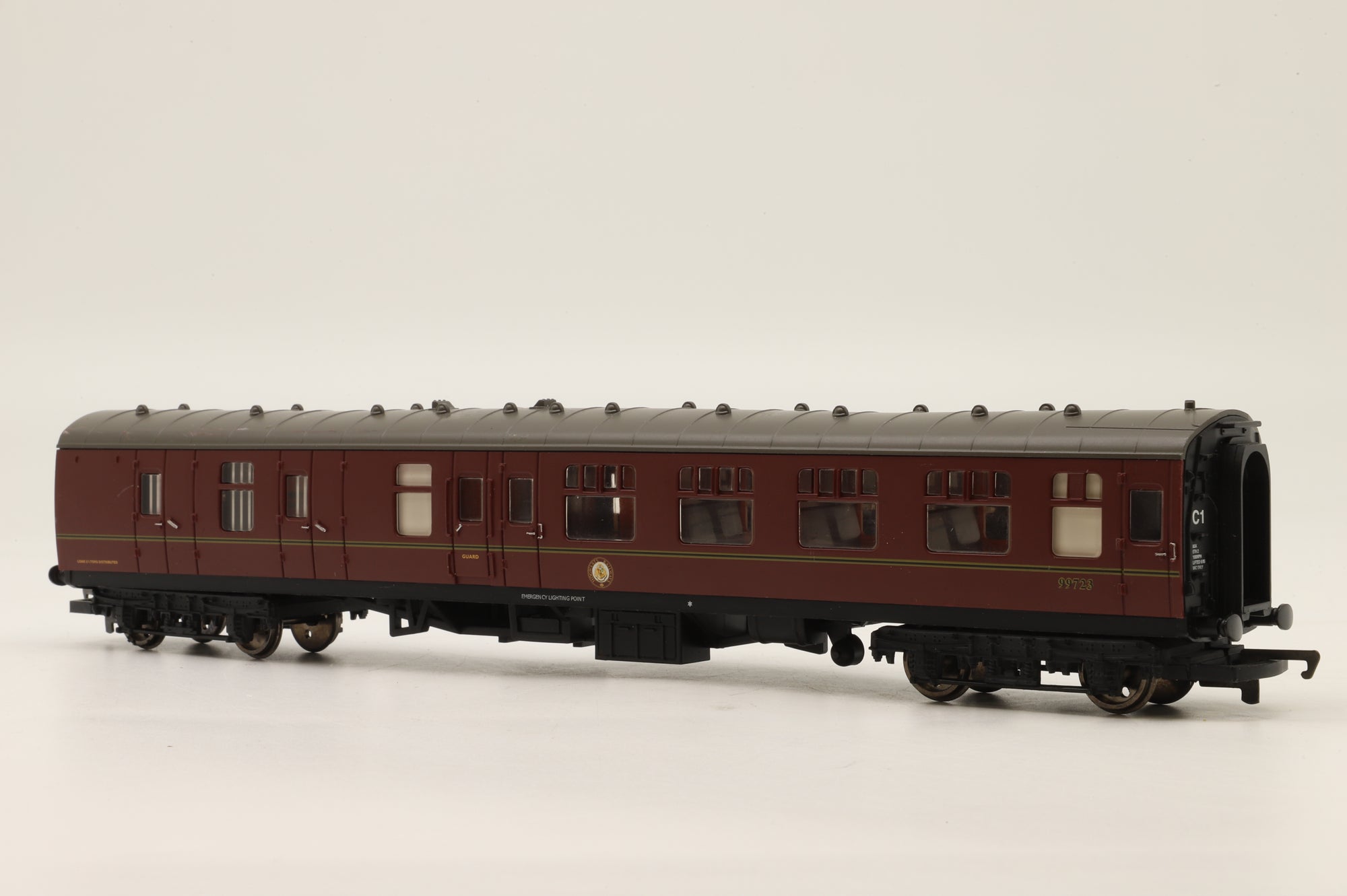 Hornby OO Rake Of 2 Hogwarts Express Coaches Inc. R4308A & R4309B