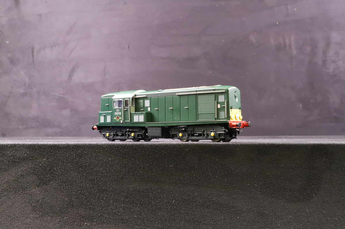 Heljan OO 1501 Class 15 D8219 in BR Green