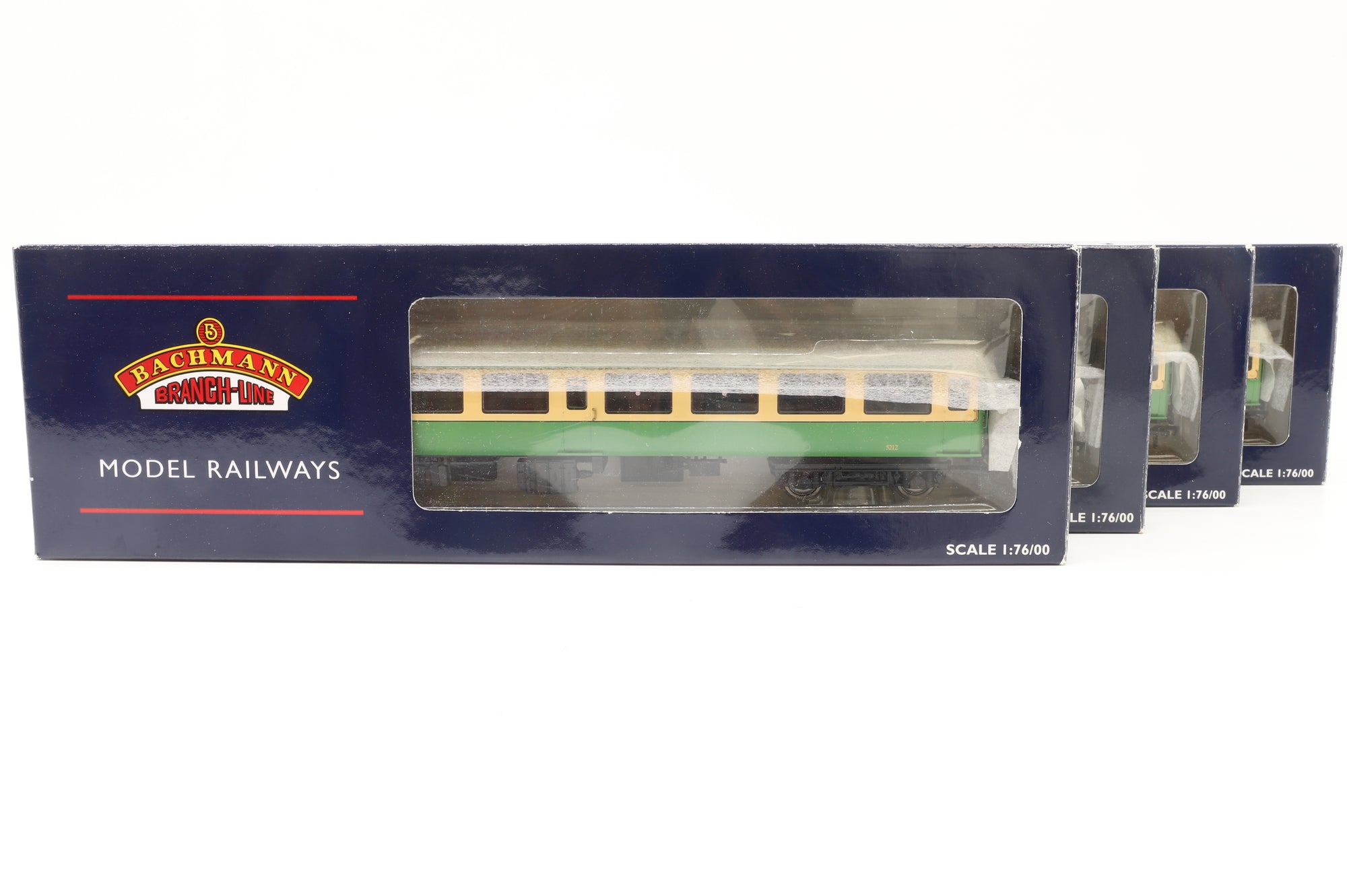 Bachmann OO 39-000T (1-4) Set of 4 'Kyle Line' Mk2 Coaches LNER Tourist Green/Cream Livery, Excl. Model Rail/Harburn Hobbies