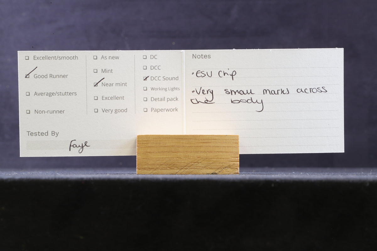 Graham Farish N 372-032 Castle Class &#39;5070&#39; &#39;Sir Daniel Gooch&#39; BR Lined Green L/C DCC Sound