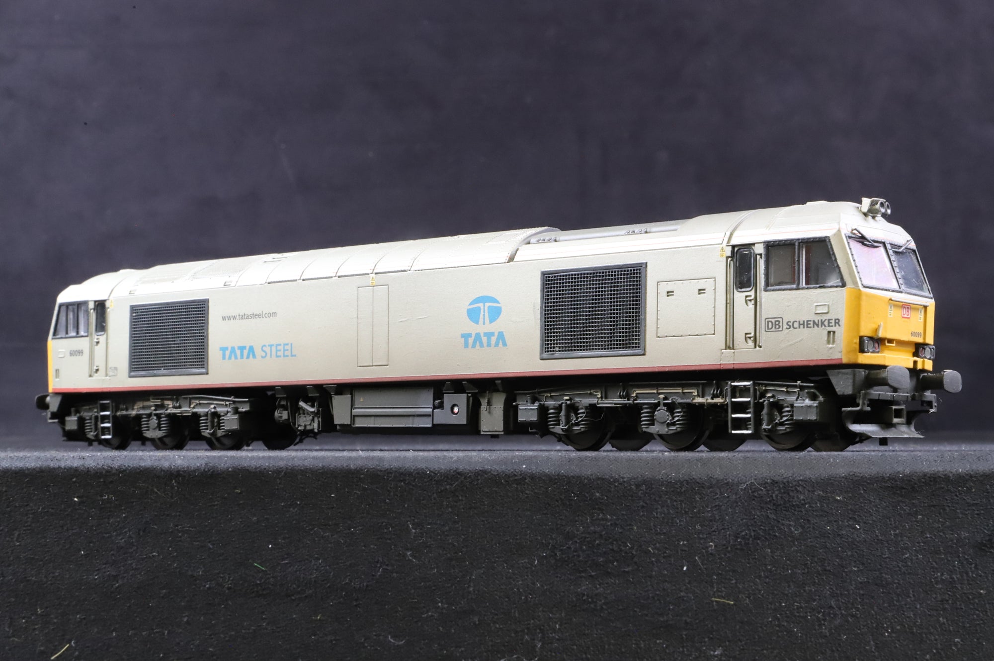 Hornby OO R3141 Class 60 60099 in DB Schenker/Tata Steel Livery
