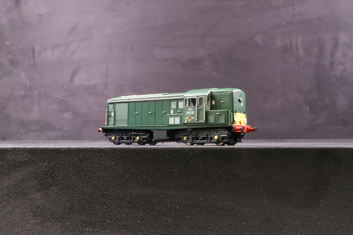 Heljan OO 1501 Class 15 D8219 in BR Green