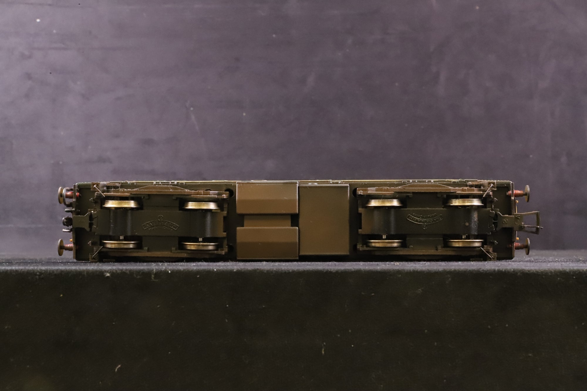 Bachmann OO 32-328 Class 25/1 D5182 in BR Green w/ SYP - Weathered