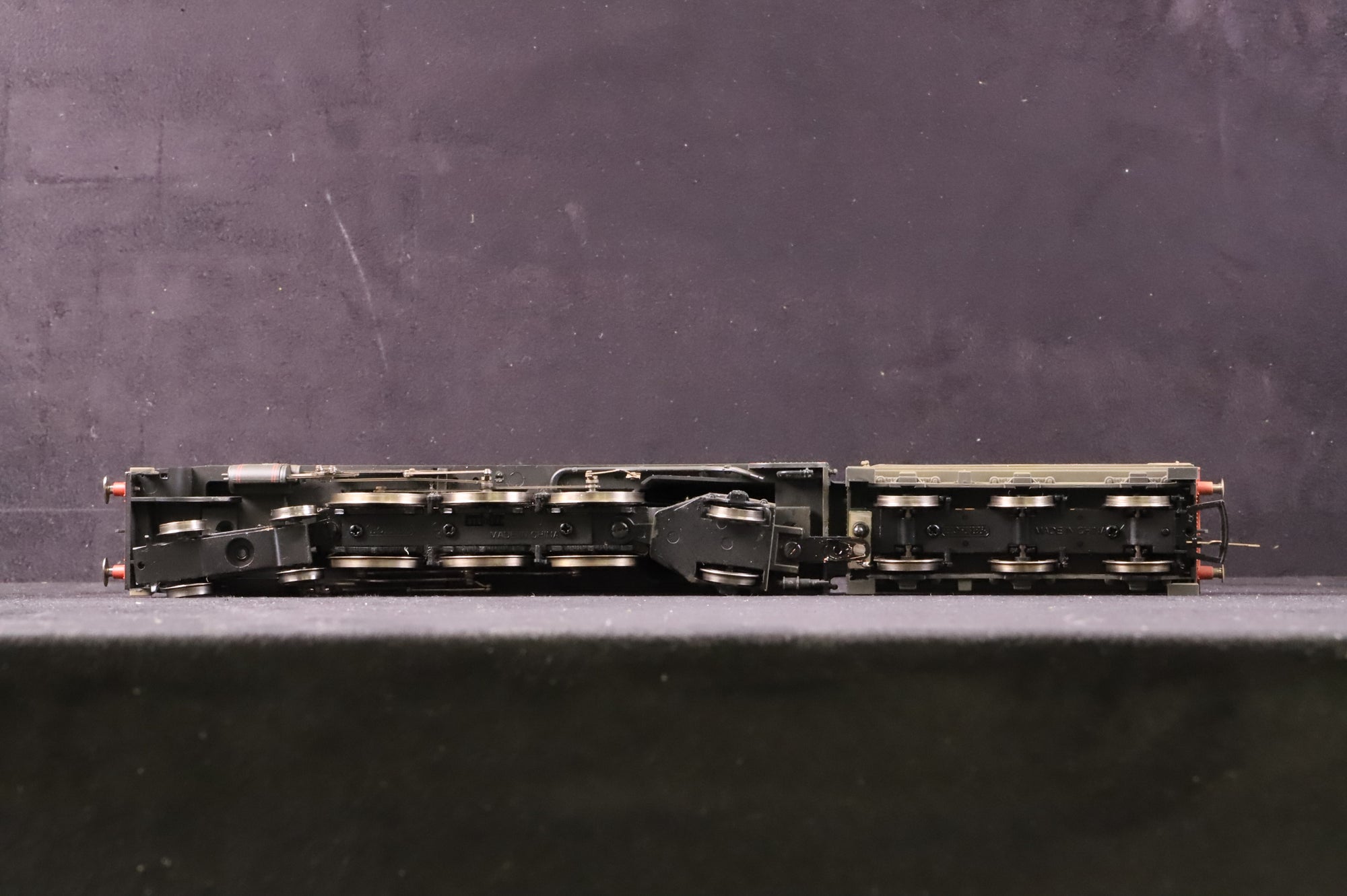 Hornby OO R2446 Duchess Class 'Duchess of Montrose' BR Green Weathered