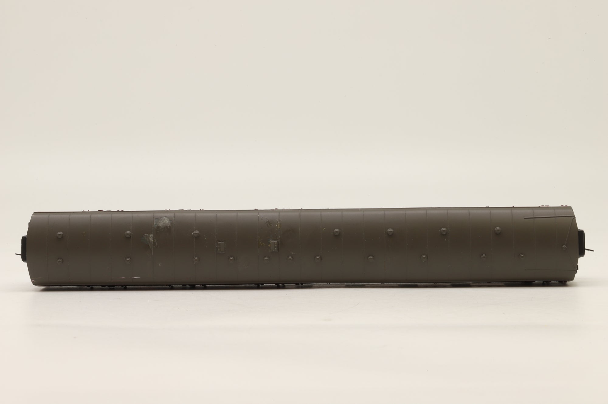 Hornby OO Rake Of 2 Hogwarts Express Coaches Inc. R4308A & R4309B