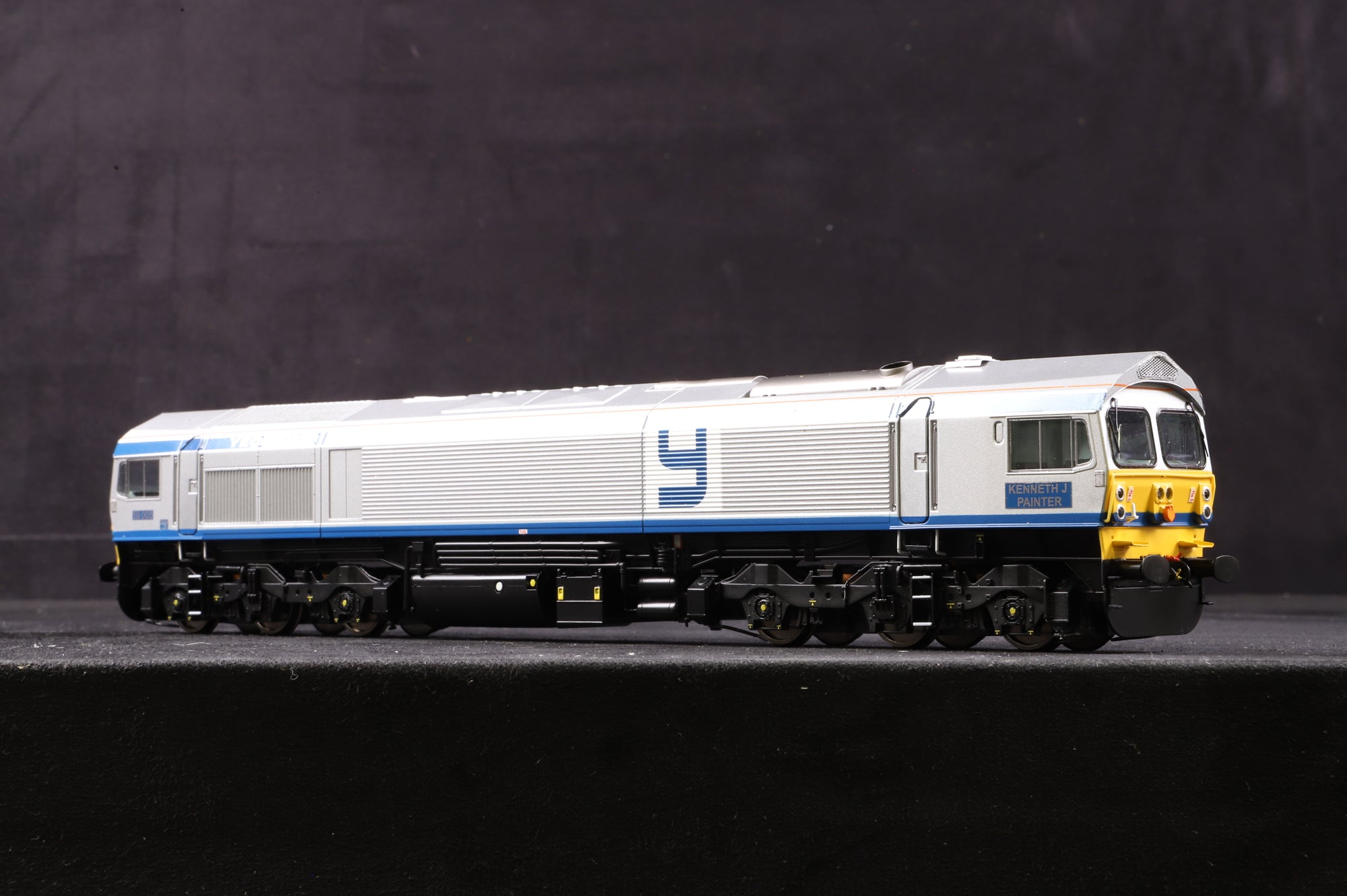 Dapol OO 4D-005-000DSM Class 59 59005 'Kenneth J. Painter' in Foster Yeoman Livery - DCC & Smoke