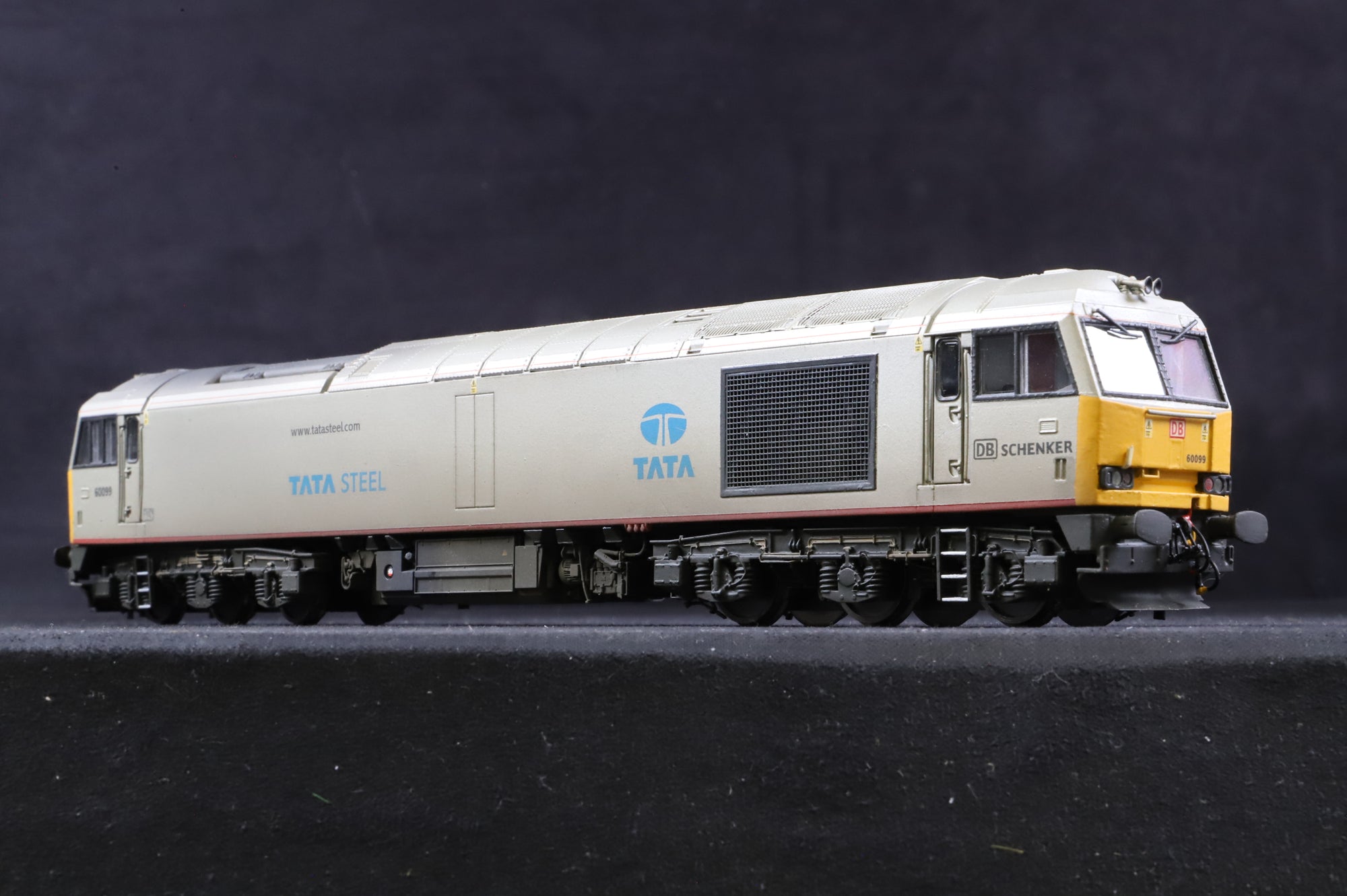 Hornby OO R3141 Class 60 60099 in DB Schenker/Tata Steel Livery