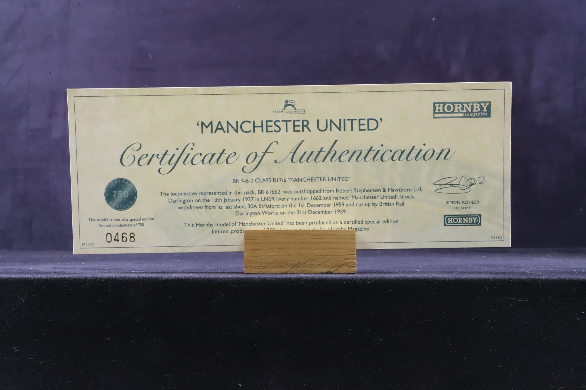 Hornby OO R3163 Class B17/6 61662 'Manchester United' in BR Lined Green w/ Late Crests - Heavily Weathered