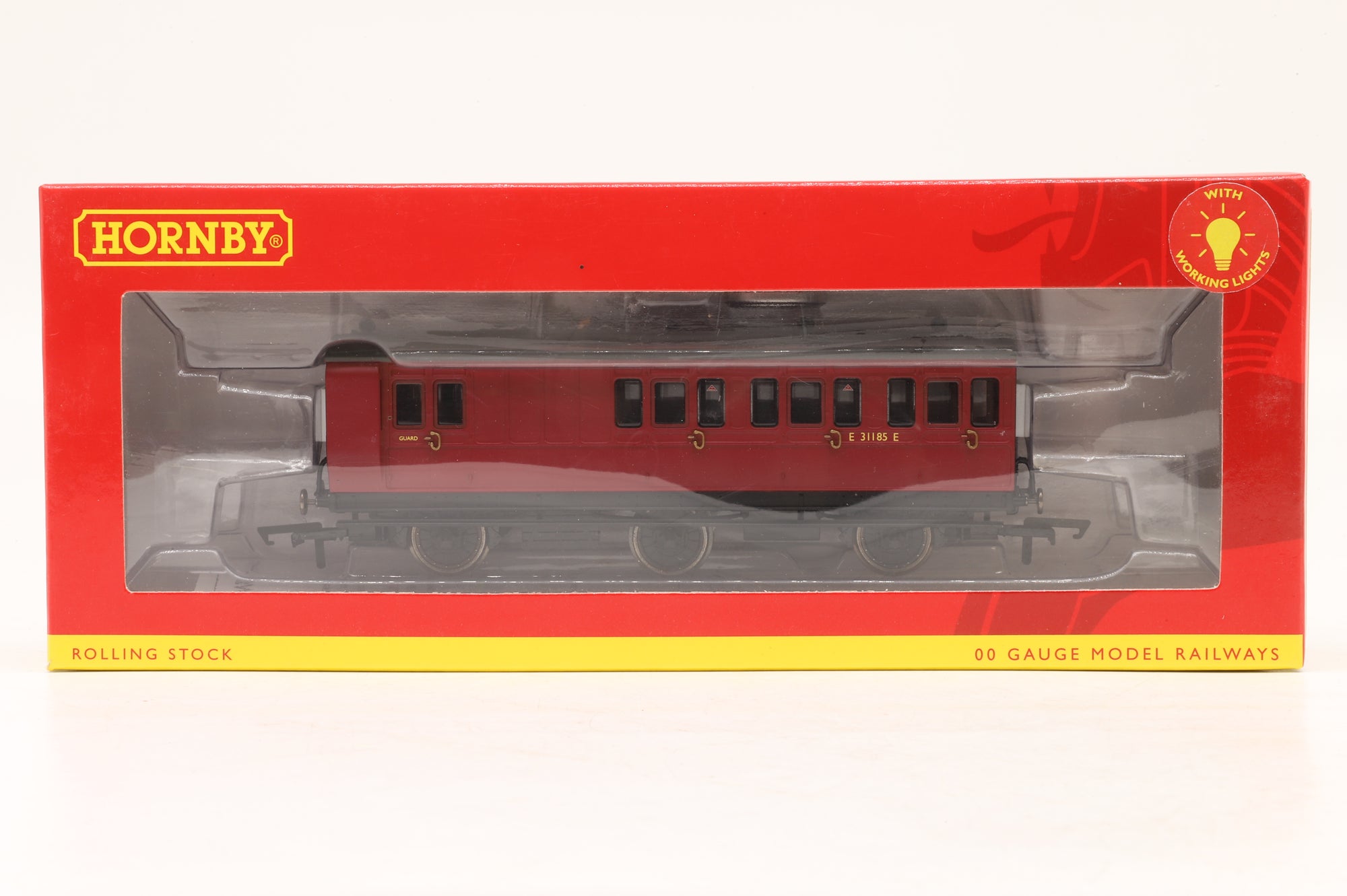 Hornby OO R40126 6-Wheel Coach No. E31185E in BR Crimson – w/ Lights