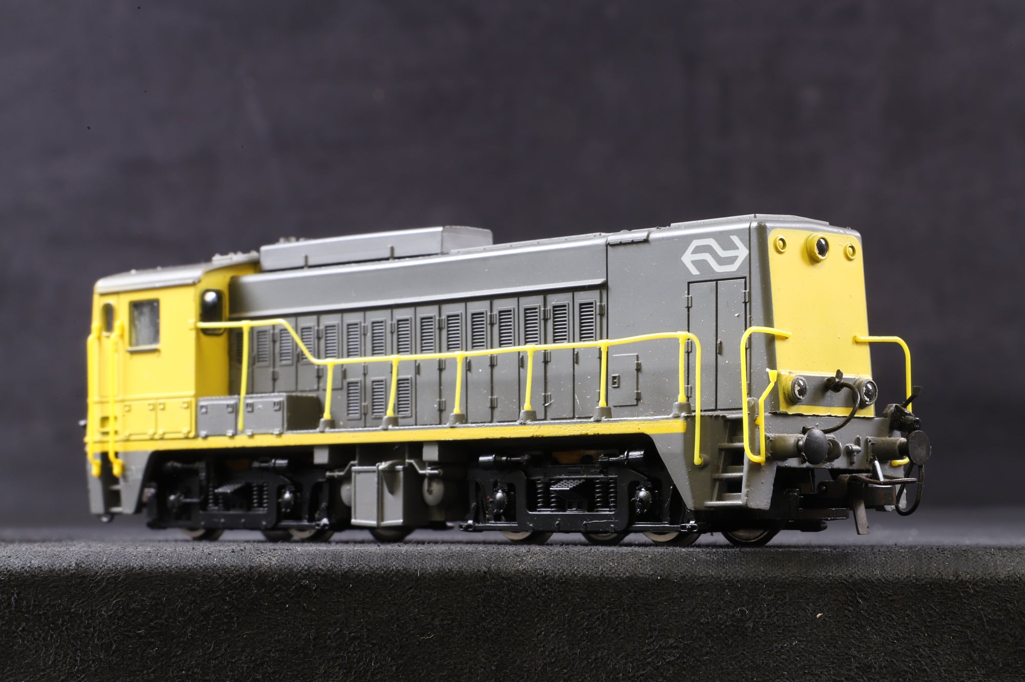 Roco HO 4155 NS Dutch Railways 2200 Series Diesel Locomotive
