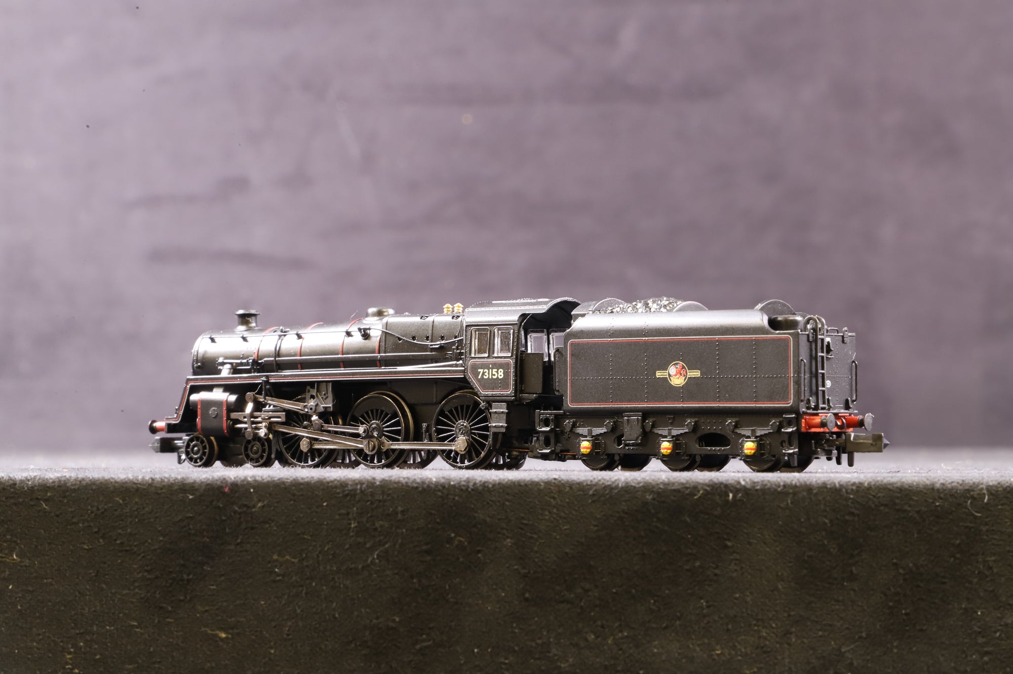 Graham Farish N 372-726 BR Standard Class 5MT '73158' BR Black L/Crest