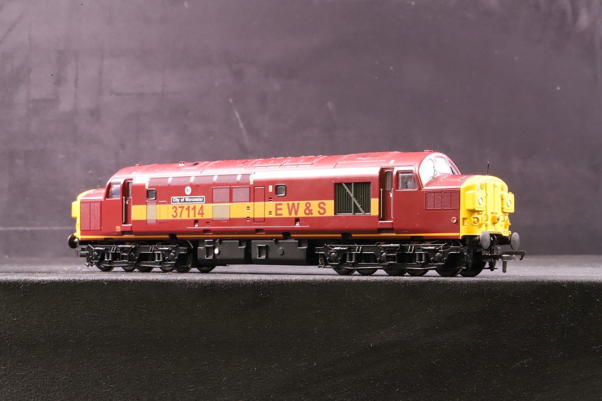 Bachmann OO 32-781DS Class 37 37114 'City of Worcester' in EW&S Livery - DCC Sound