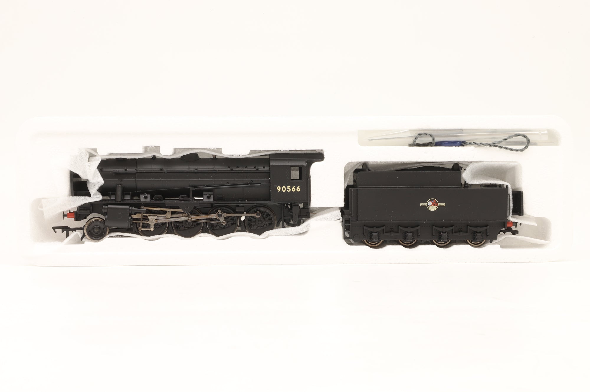 Bachmann OO 32-256 WD 2-8-0 Austerity '90566' BR Black L/C