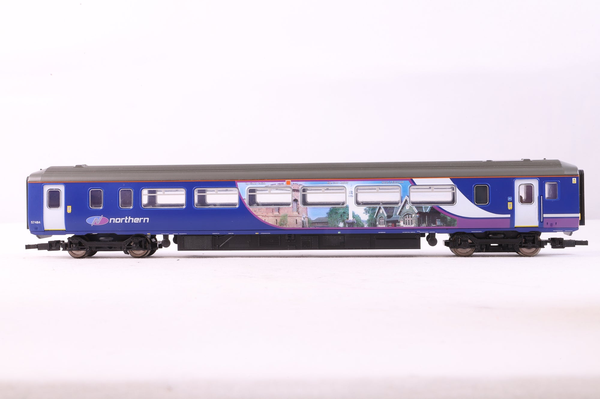 Hornby OO R2694 Class 156 Settle & Carlisle Northwest Regional Railways, DCC Fitted