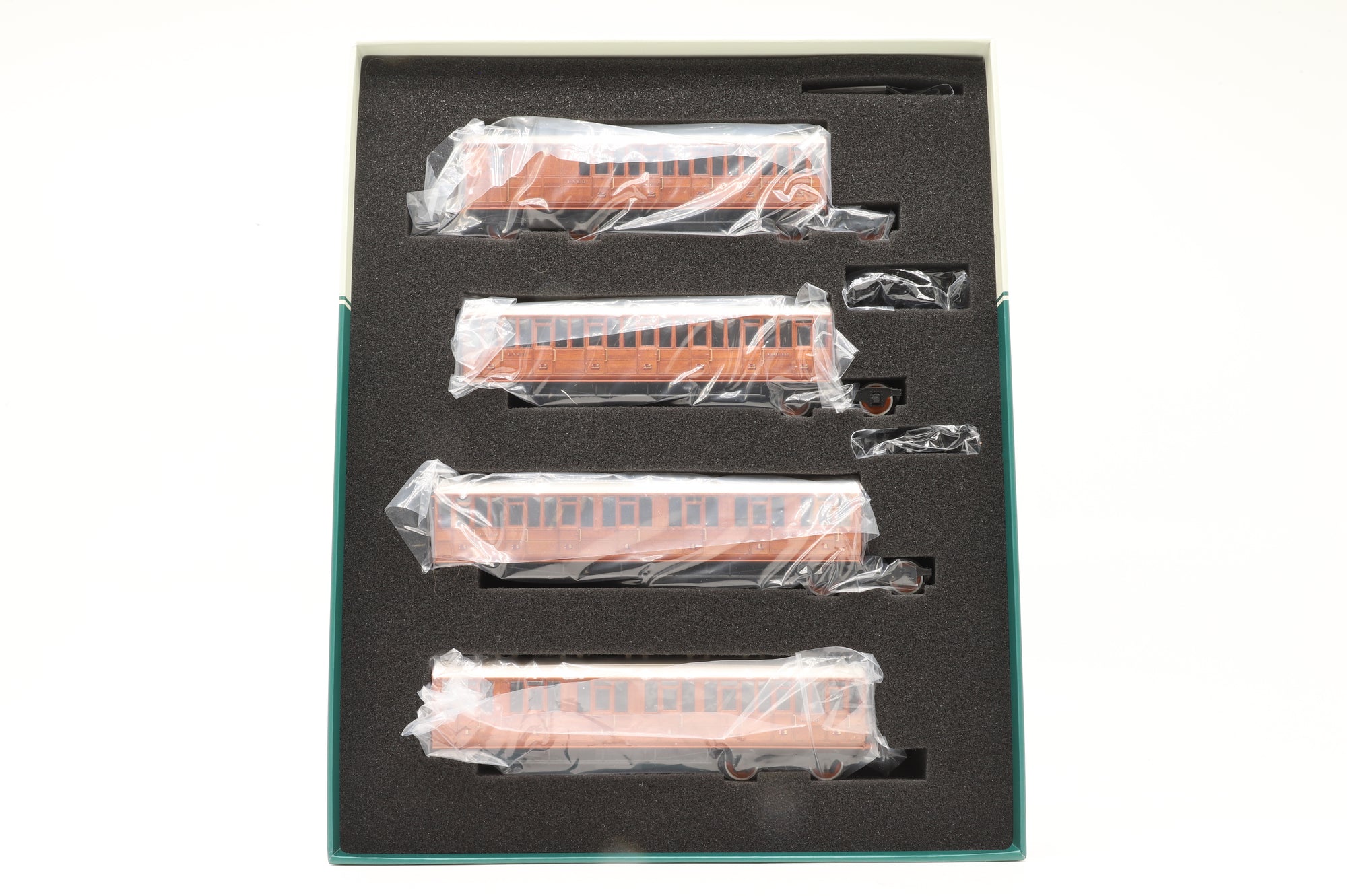 Clark Railworks OO C2001B Quad Art Set No.74B LNER Teak