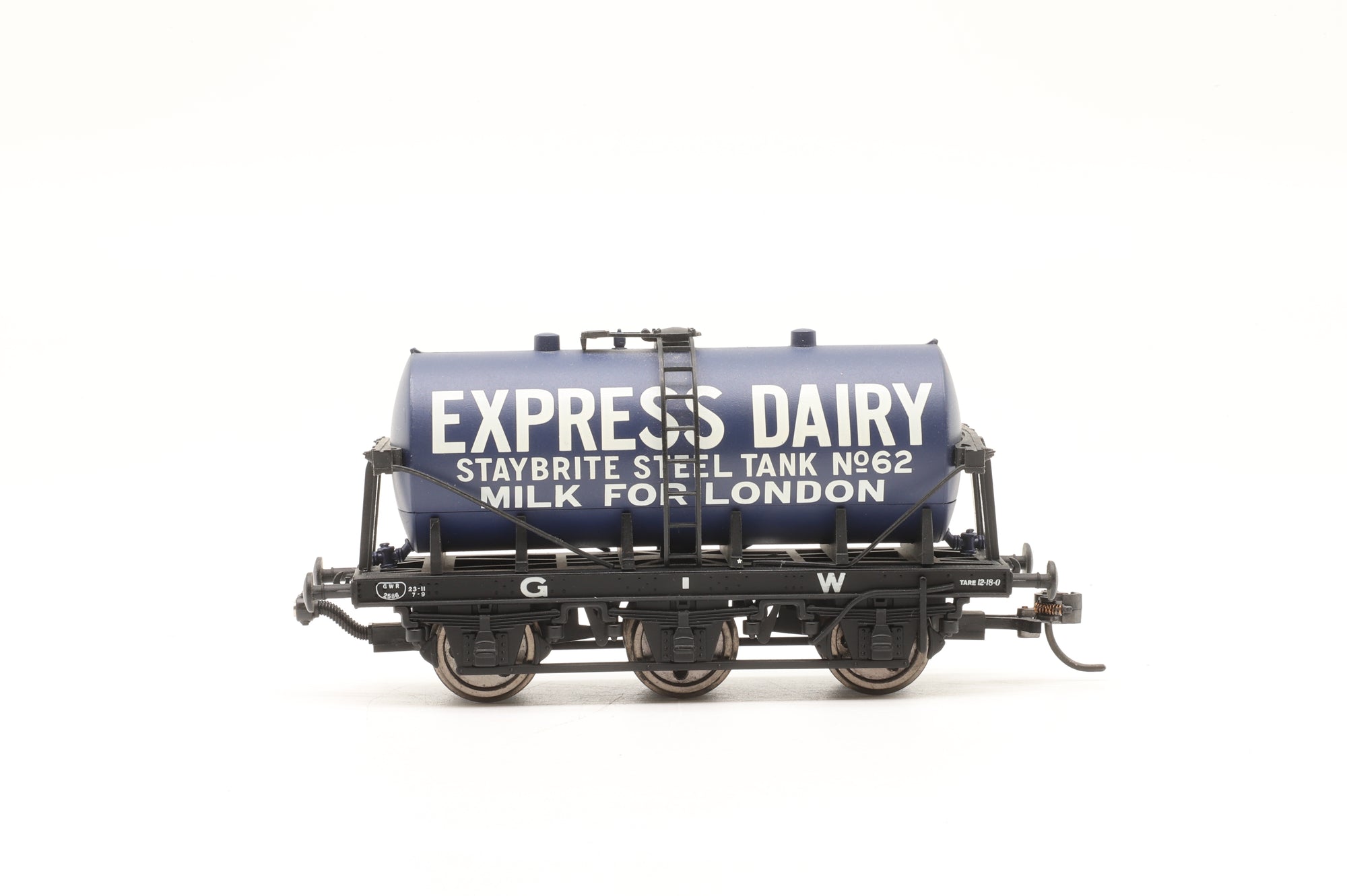 Hornby OO Rake of 11 Express Dairy Wagons