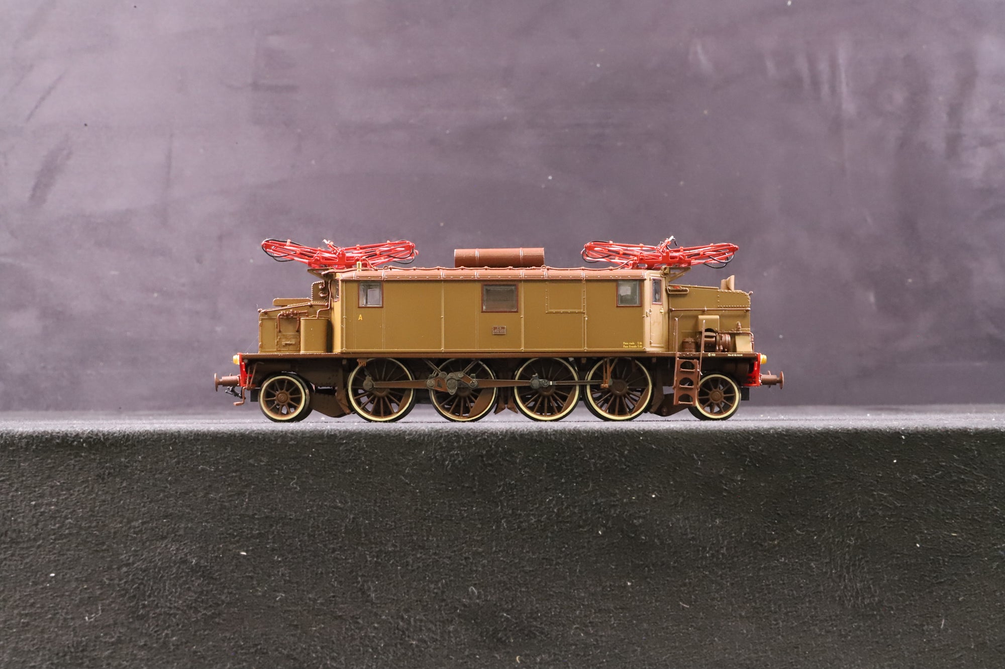 Rivarossi HO HR2191 Electric Loco 'Trifase' E.432, Castano-Isabella, DCC Sound