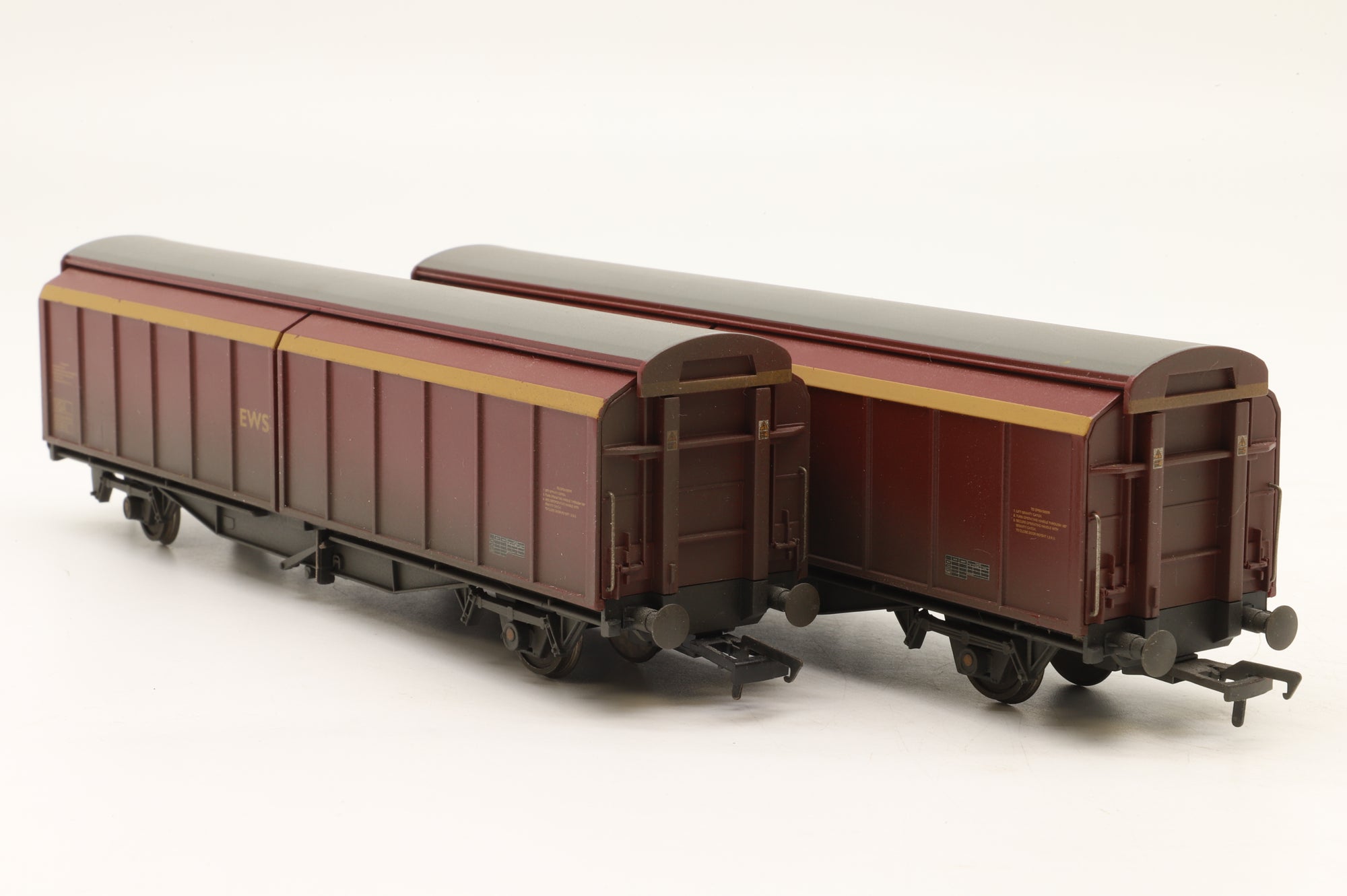 Bachmann OO 2x EWS VGA Vans – Weathered